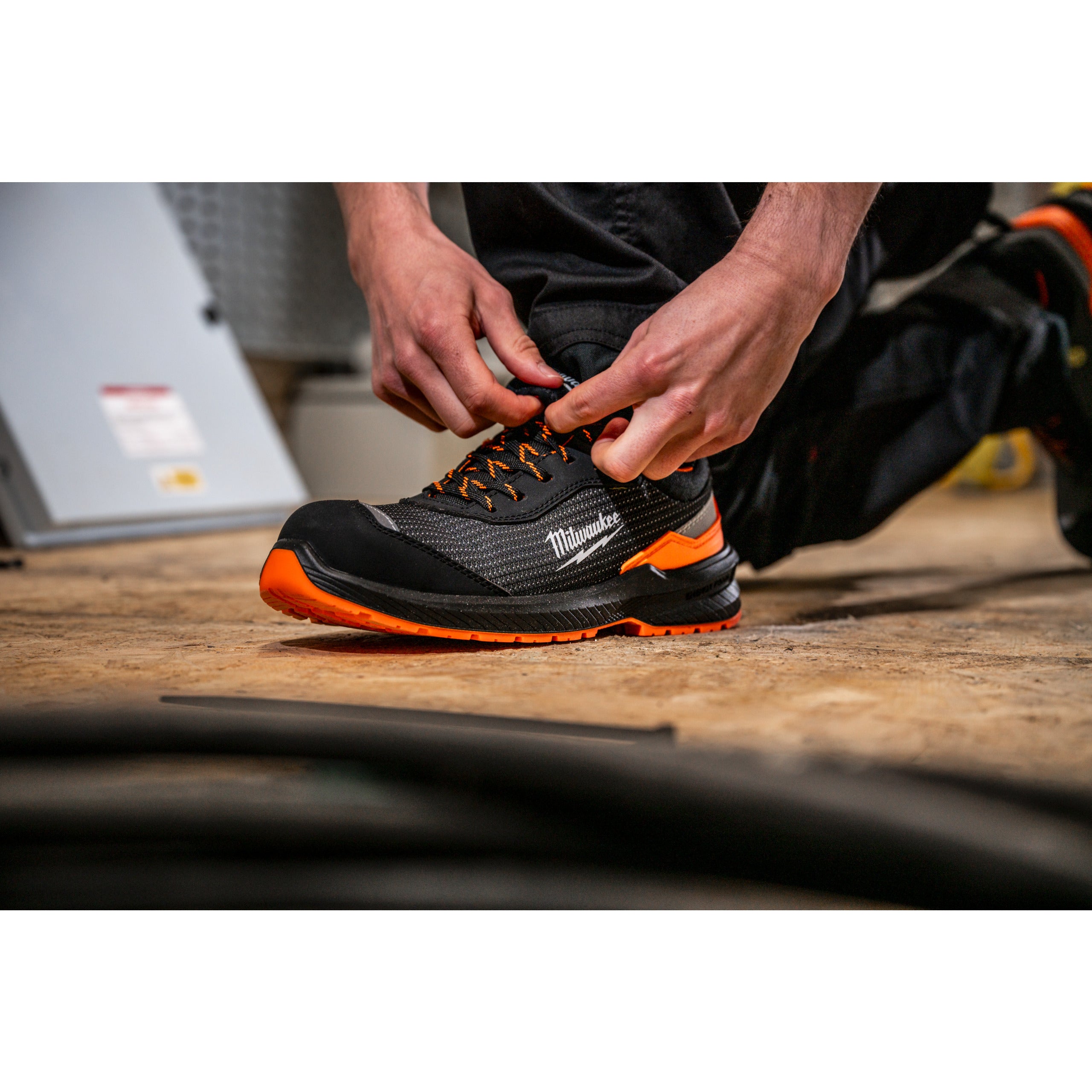 Pantofi de protecție Flextred™ S1PS Hi Vis SC FO SR ESD Milwaukee FXT S1PS Orange 1L919199 SC FO SR ESD 40, cod 4932501562