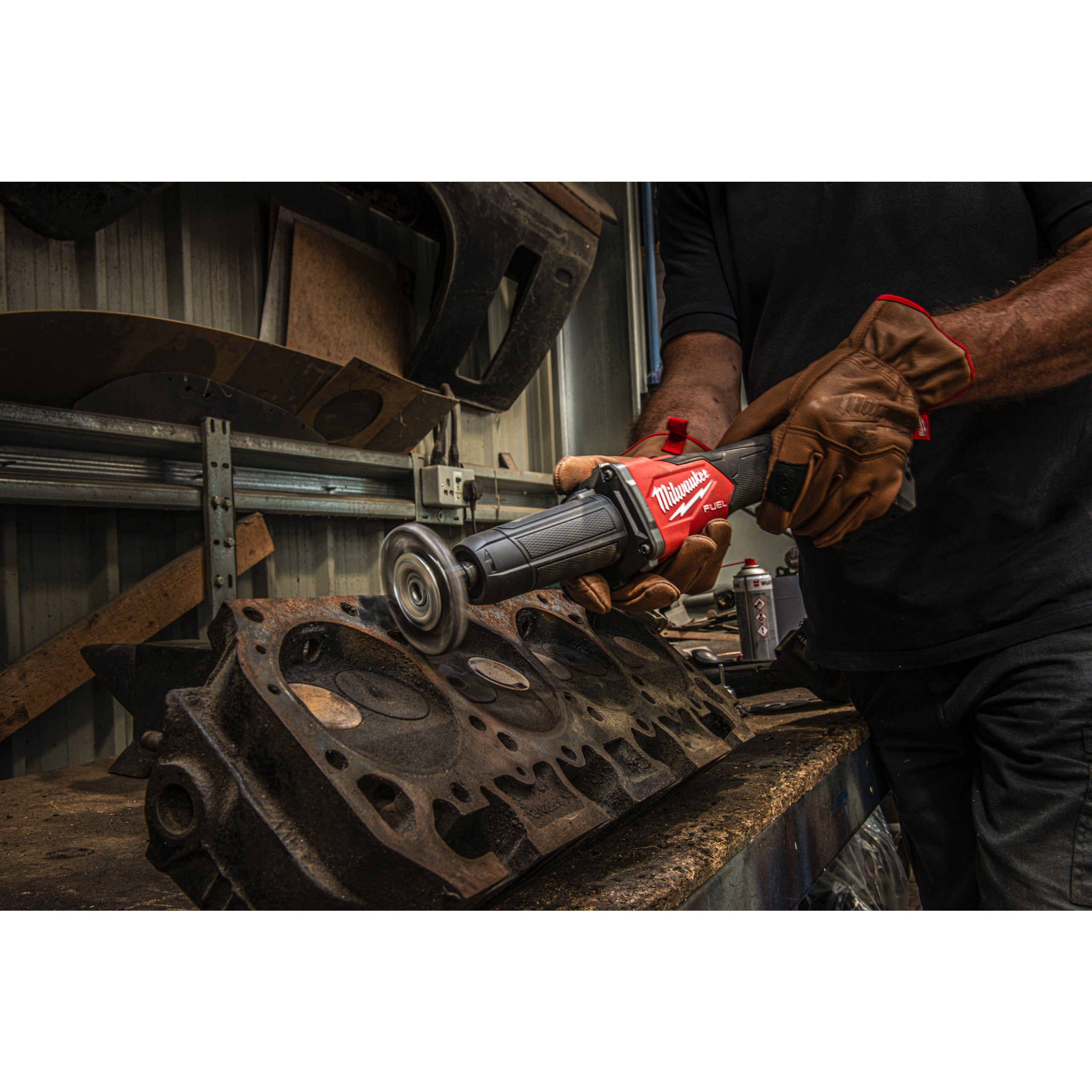 Perie sârmă rotundă ondulată pentru polizor drept Milwaukee Wheel Brush S6 50x10mm Silicon Carbide G120 Crimped 1.1mm, cod 4932501711