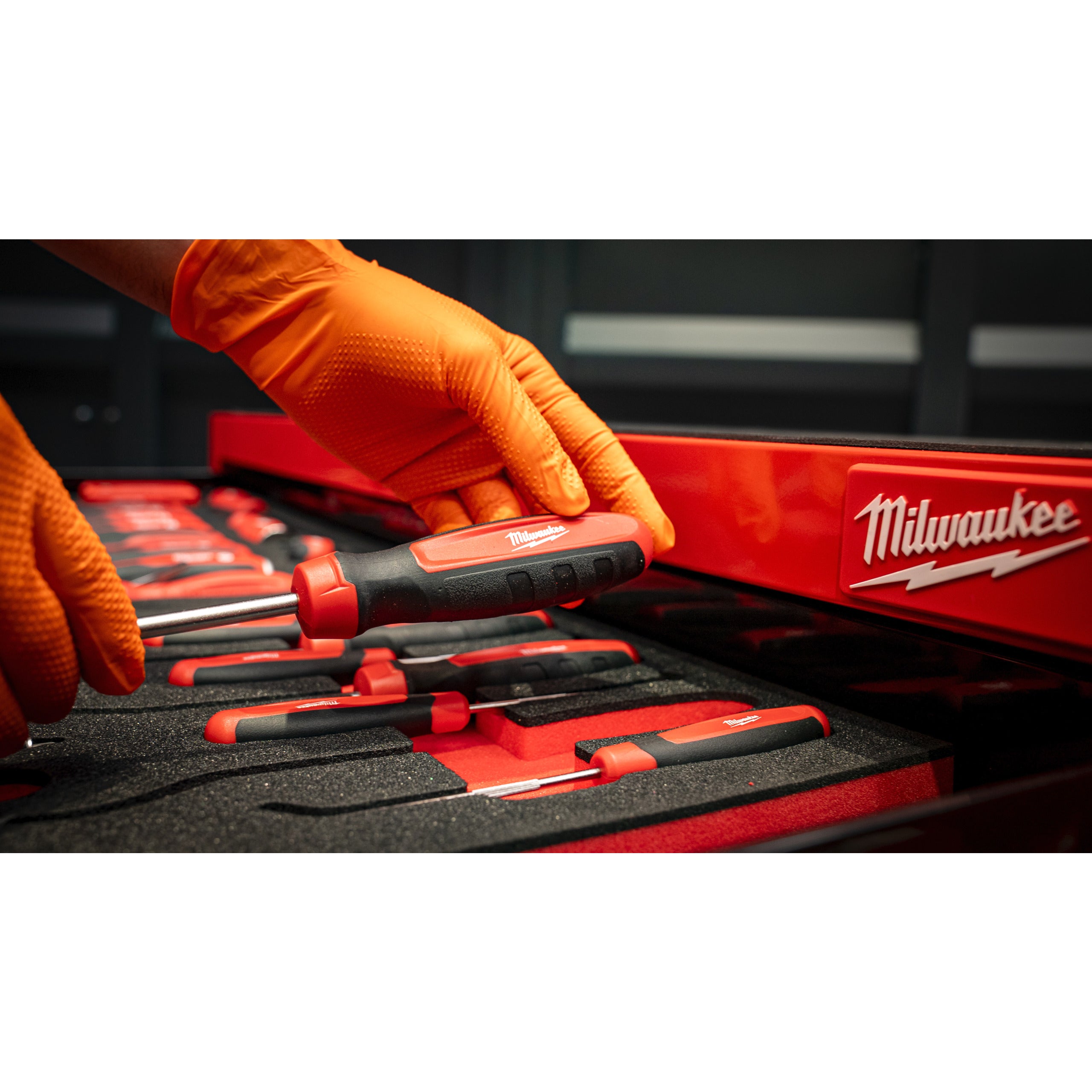 Dulap metalic TOOLGUARD™ premium 117 cm echipat cu 501 pc Milwaukee, cod 4932502079
