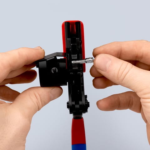 Clește de sertizare Knipex pentru conectori PV MC4® Evo 2, cod 974366EVO