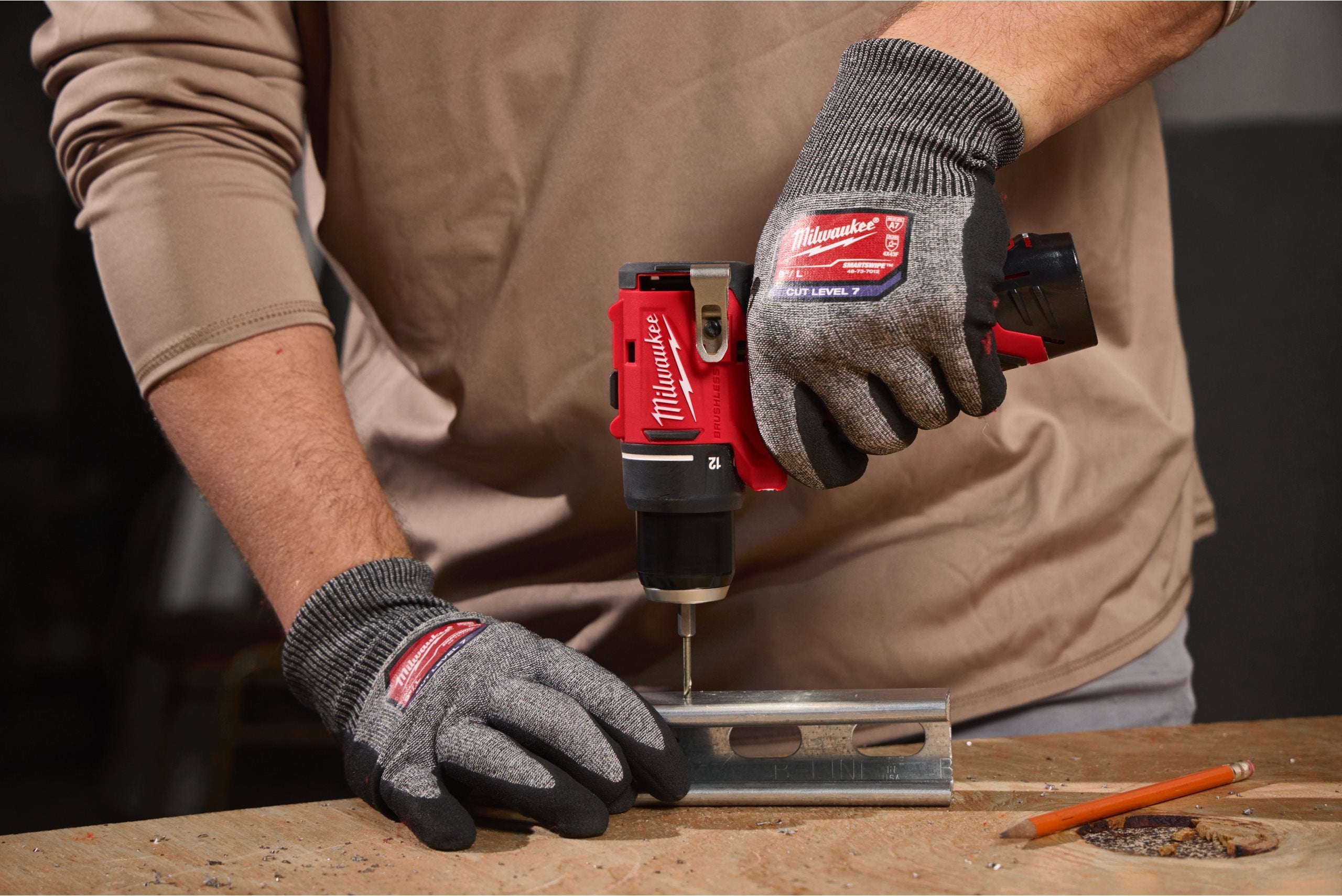 Mașină de găurit compactă Milwaukee M12 BLPDRC, cu percuție și motor fără perii