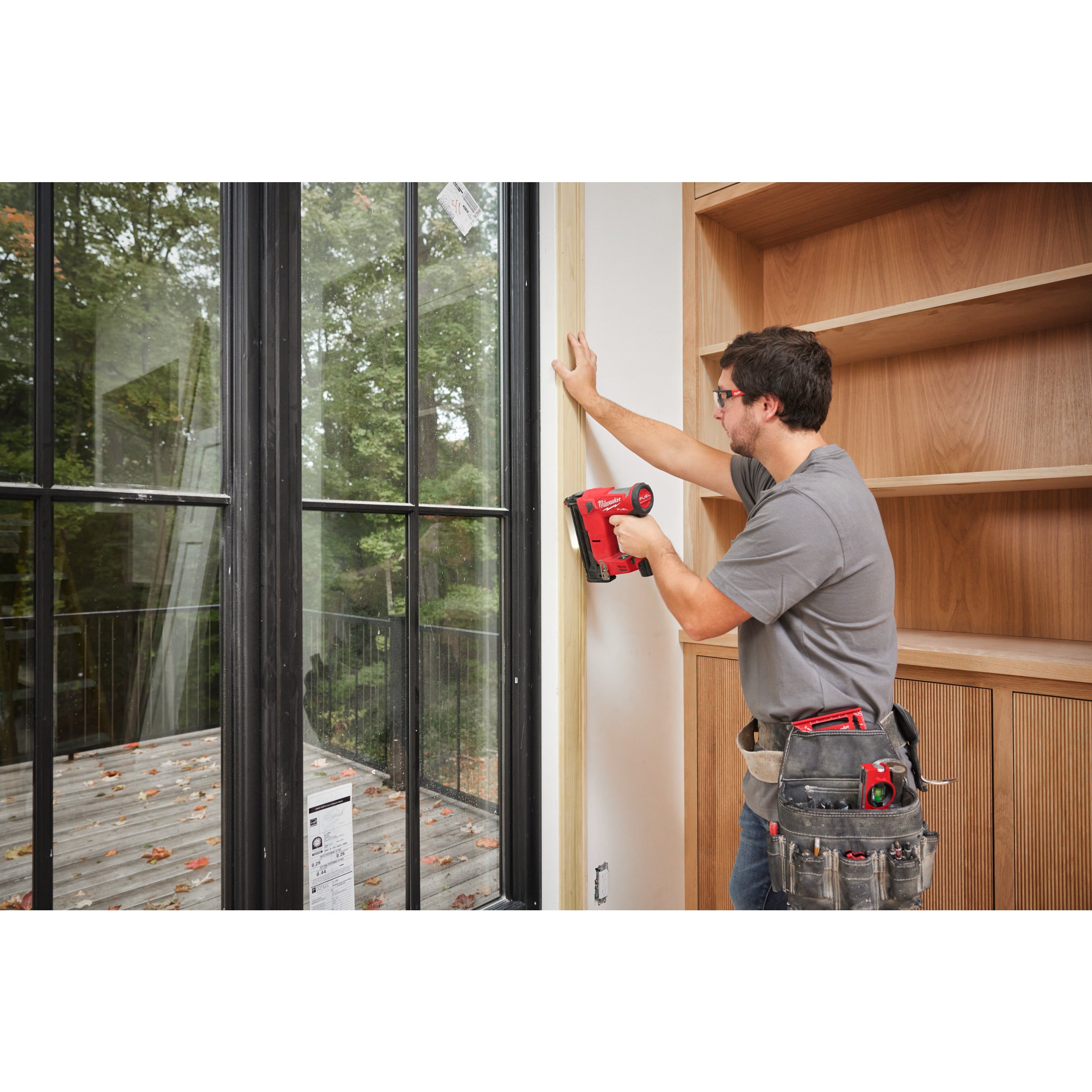 Pistol pentru cuie 18 GA Milwaukee M12 FCN18GS-202X FUEL™, cod 4933493355