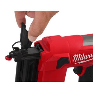 Pistol pentru cuie 18 GA Milwaukee M12 FCN18GS-0X, FUEL™, 1 x cutie HD, cod 4933493354