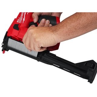 Pistol pentru cuie 18 GA Milwaukee M12 FCN18GS-0X, FUEL™, 1 x cutie HD, cod 4933493354