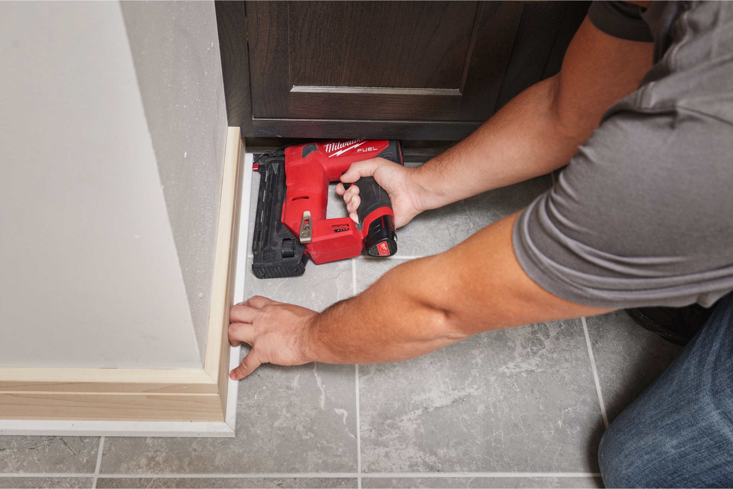 Pistol pentru cuie 18 GA Milwaukee M12 FCN18GS-0X, FUEL™, 1 x cutie HD, cod 4933493354