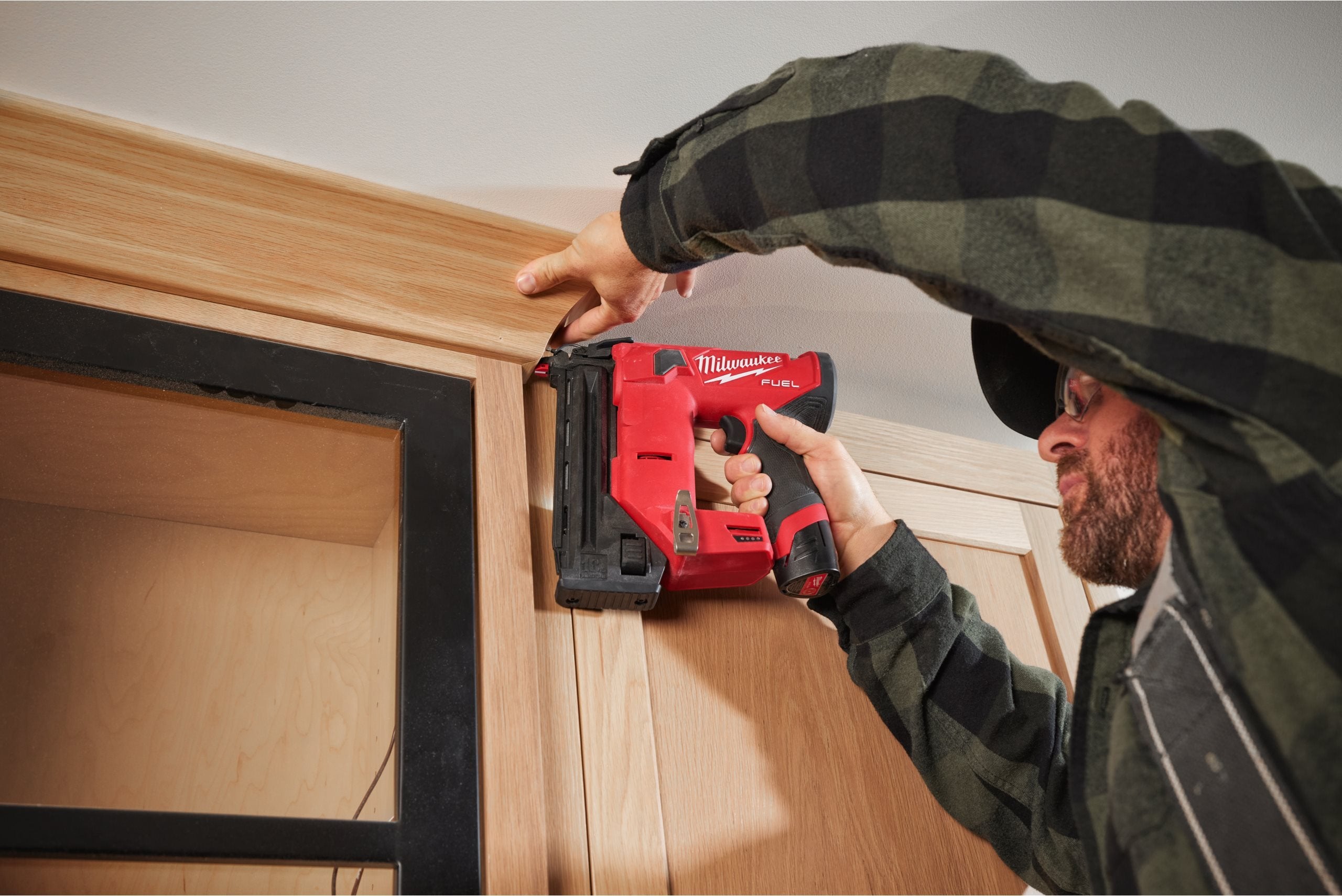 Pistol pentru cuie 18 GA Milwaukee M12 FCN18GS-0X, FUEL™, 1 x cutie HD, cod 4933493354