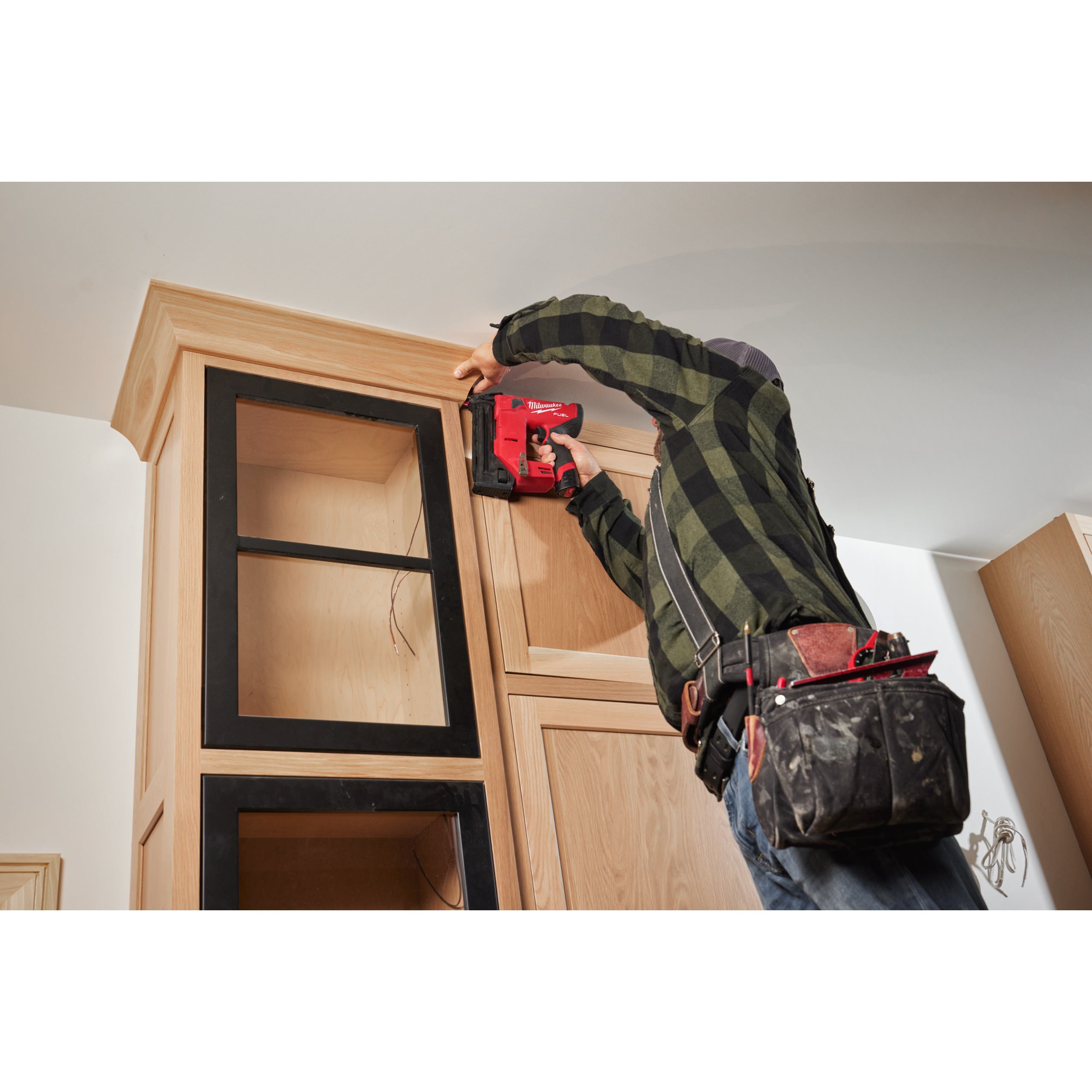 Pistol pentru cuie 18 GA Milwaukee M12 FCN18GS-202X FUEL™, cod 4933493355