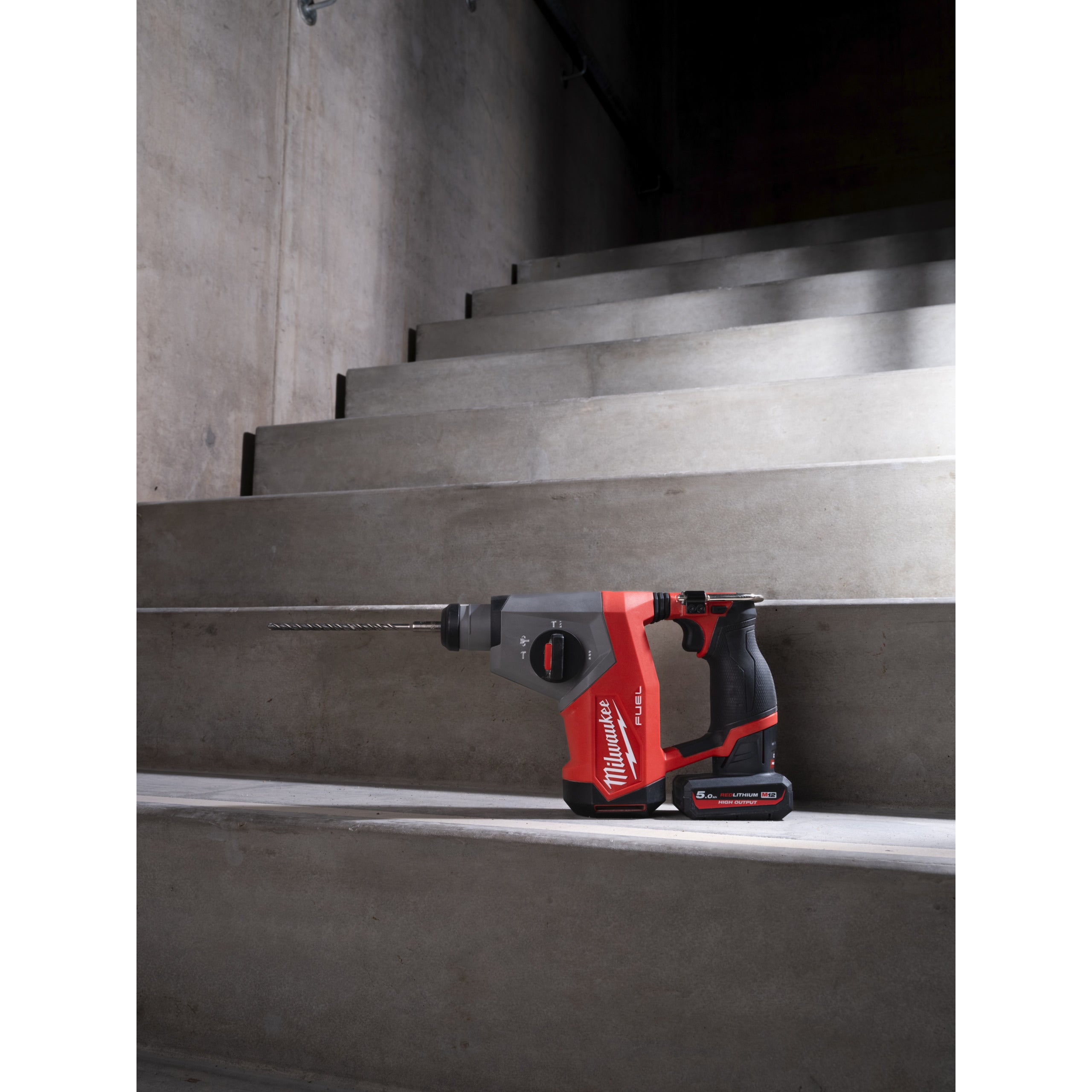 Ciocan rotopercutor SDS-plus Milwaukee M12 FHAC16-502X FUEL™ compact 16 mm, cod 4933499185