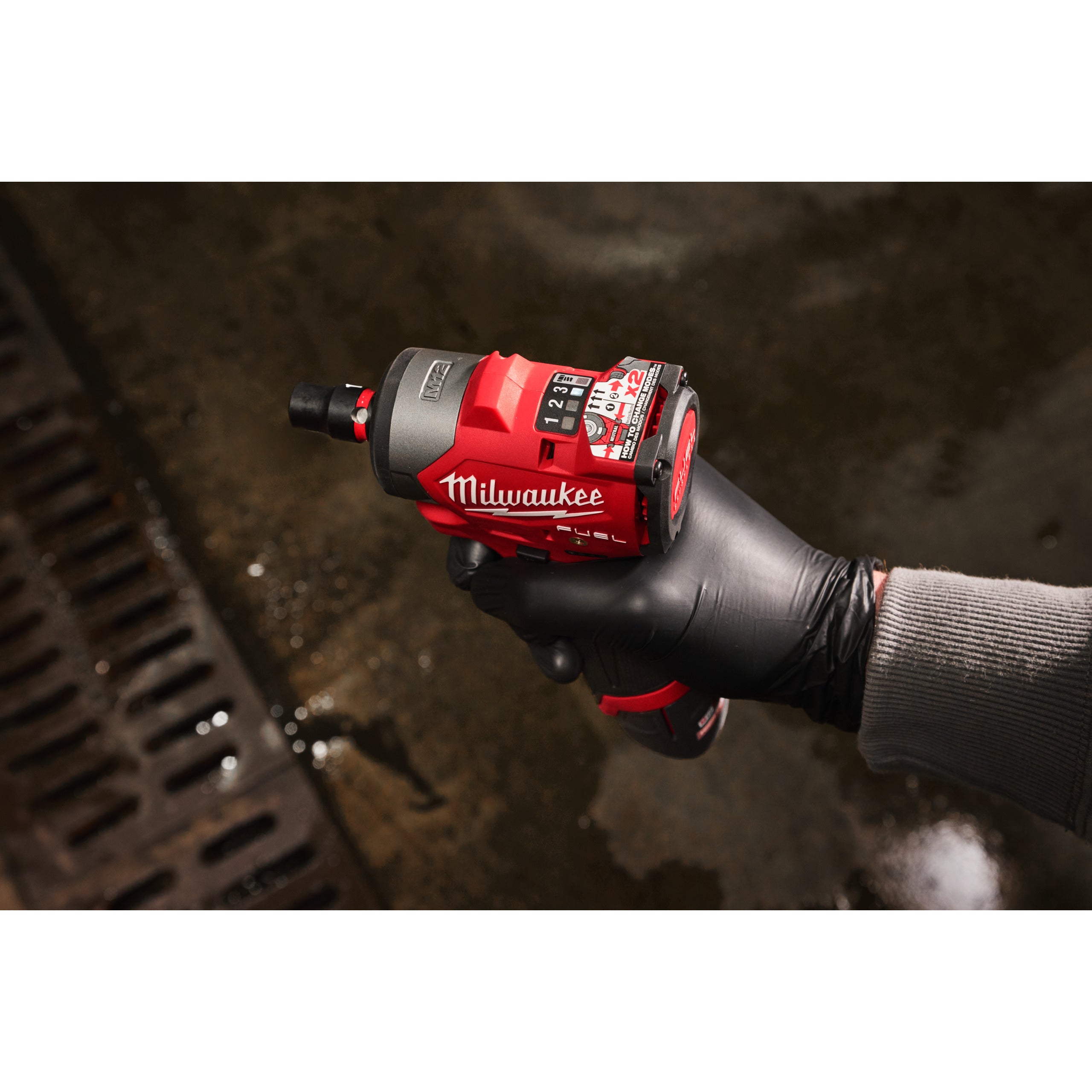 Cheie sub-compactă de impact ⅜″ Milwaukee M12 FSCIWF38-252X FUEL™ cu inel de fixare, cod 4933498970