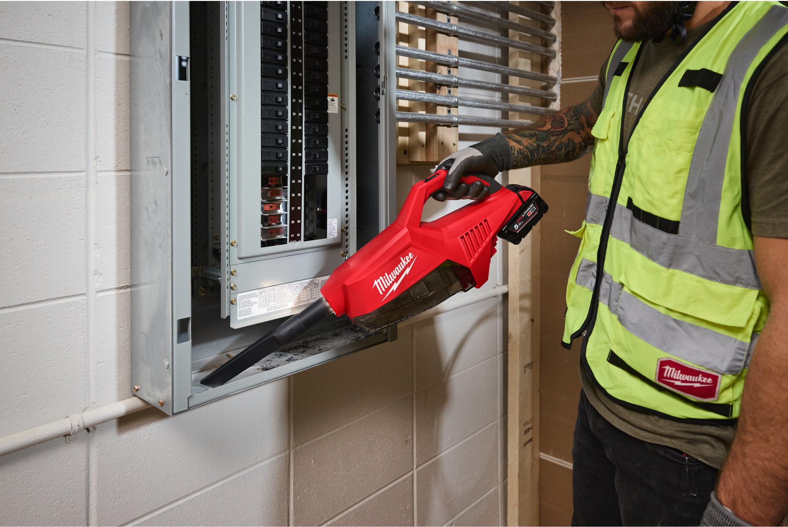 Aspirator compact M18™ fără perii Milwaukee M18 BLCV2-0