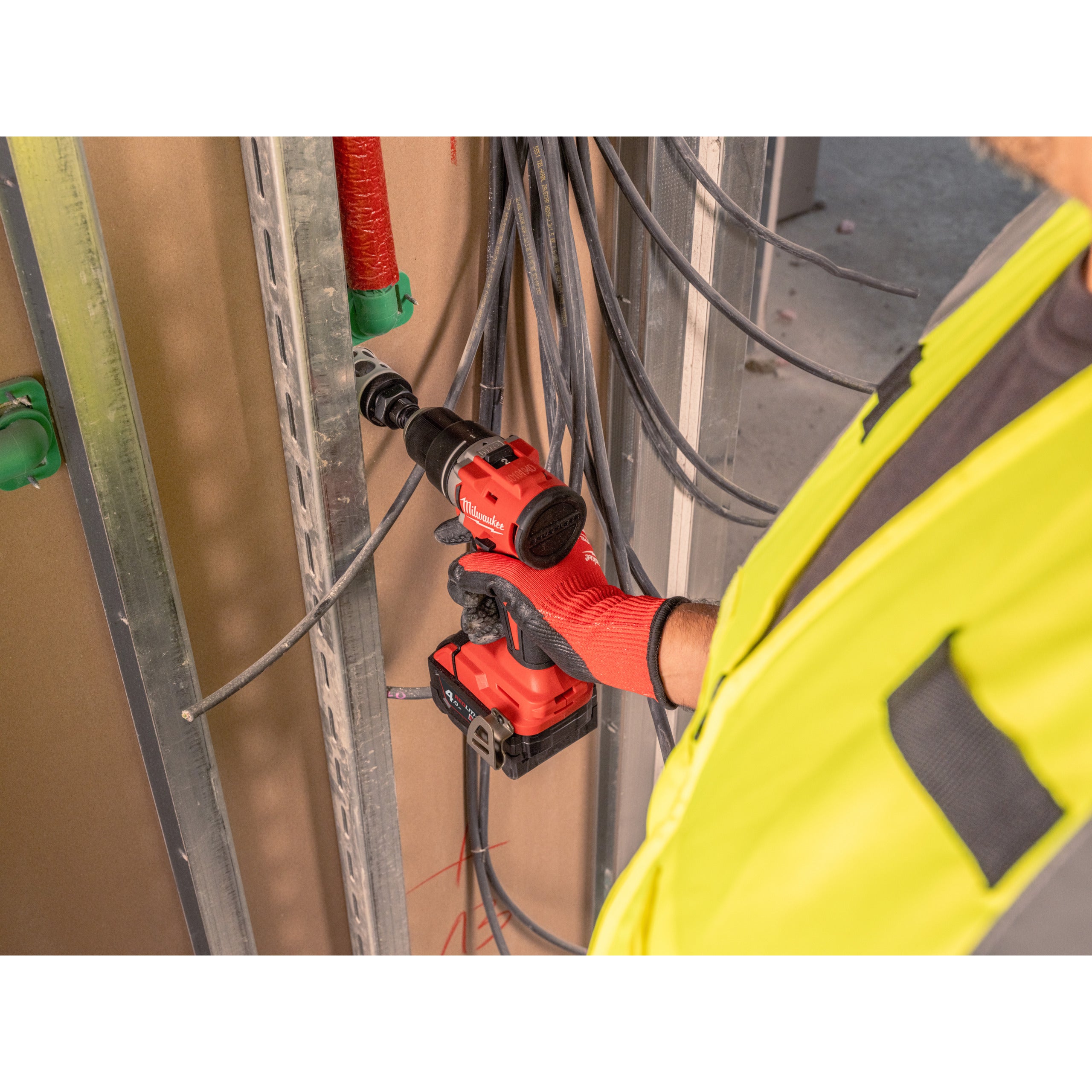 Mașină de găurit, compactă, cu motor fără perii Milwaukee M18 BLDDRC-402C, cod 4933492834