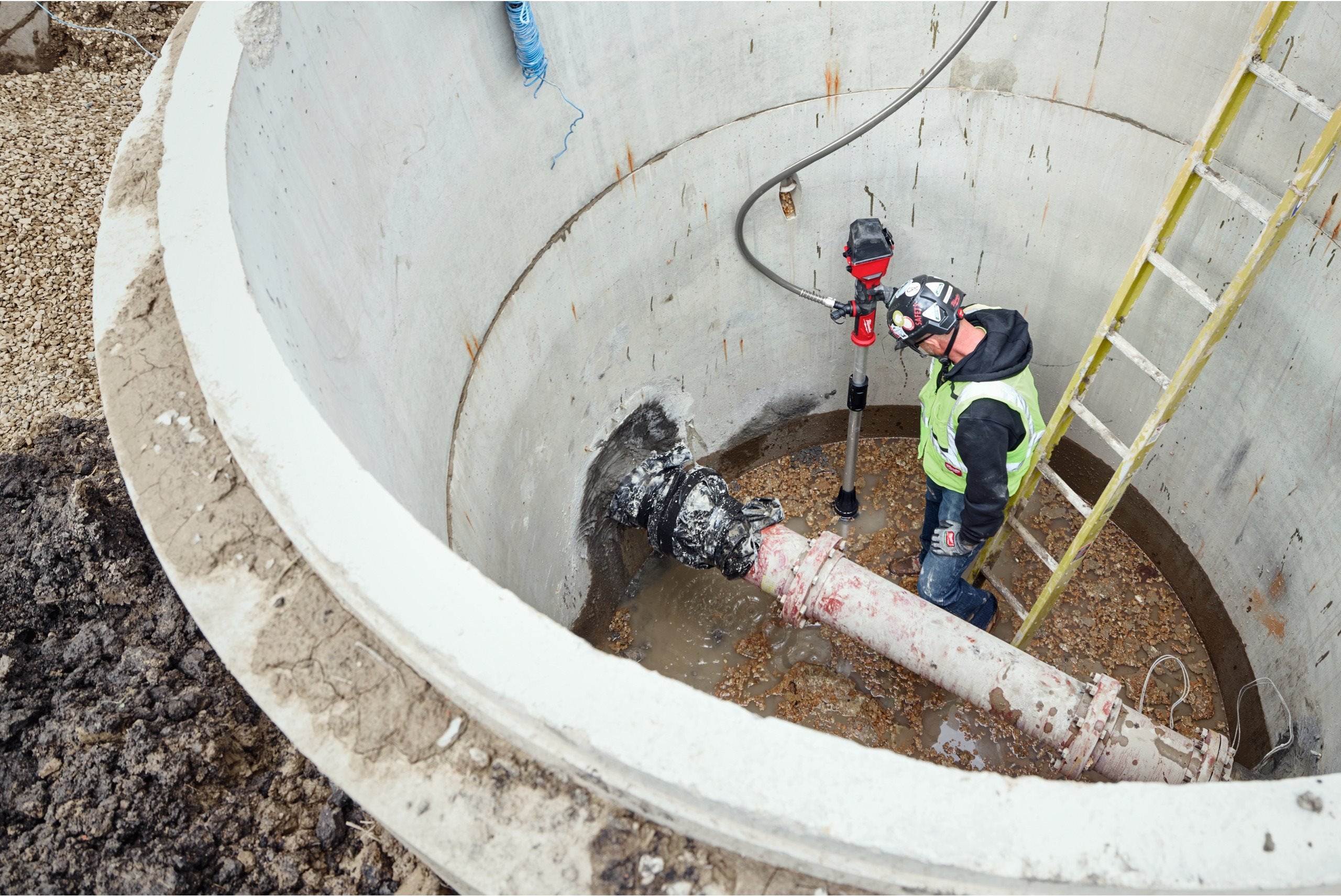 Pompă de apă cu perii Milwaukee M18 BLSWP-801 HYDROPASS, 1 x acumulator M18 FB8, 1 x încărcător M12-18 FC, cod 4933498560