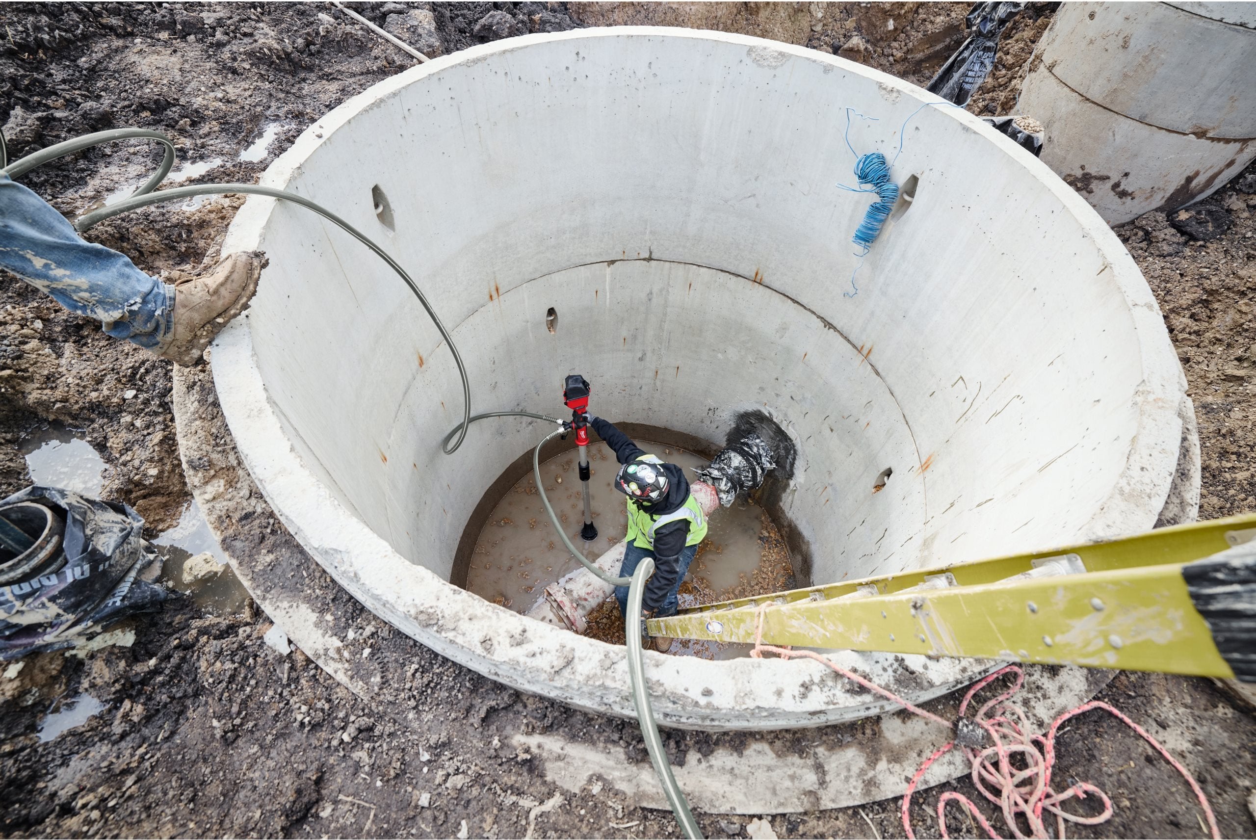 Pompă de apă cu perii Milwaukee M18 BLSWP-801 HYDROPASS, 1 x acumulator M18 FB8, 1 x încărcător M12-18 FC, cod 4933498560