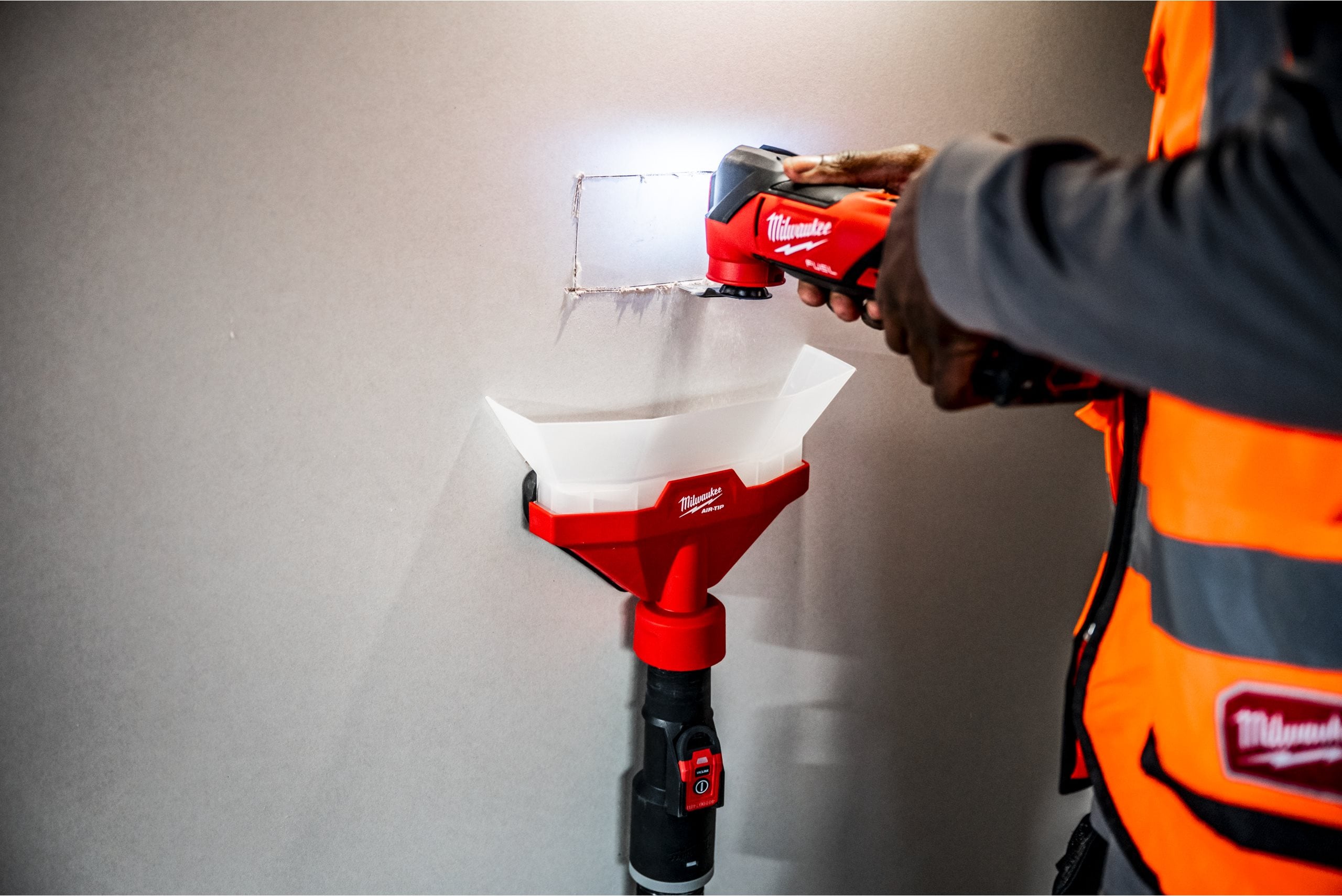 Aspirator Milwaukee M18™ F2VC23LG2-0 FUEL™ PACKOUT™ NEXUS 23L clasa L, cod 4933500140
