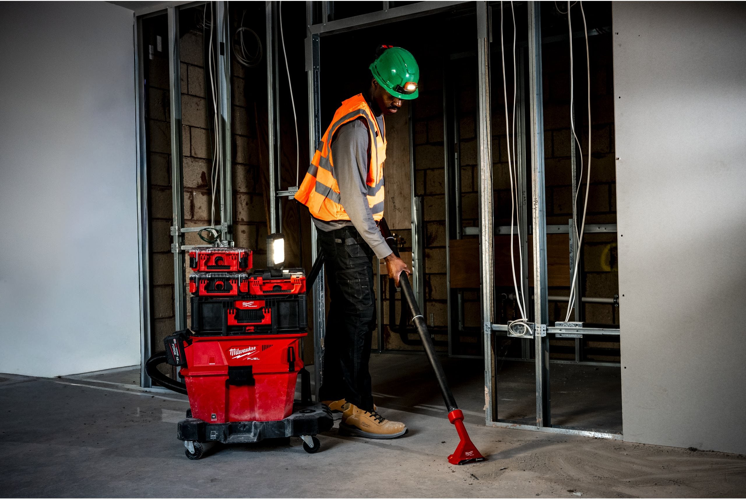 Aspirator Milwaukee M18™ F2VC23LG2-0 FUEL™ PACKOUT™ NEXUS 23L clasa L, cod 4933500140