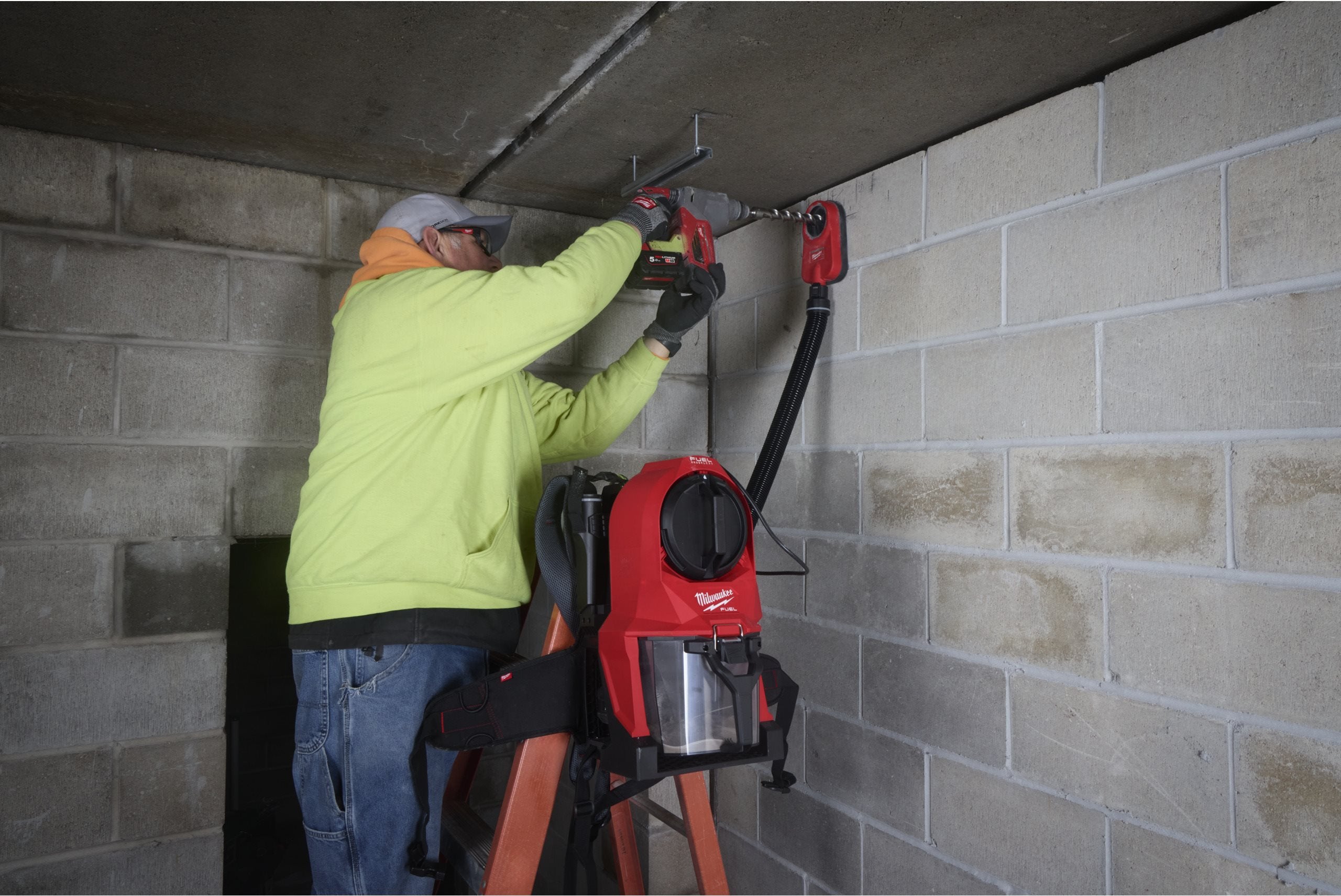 Aspirator Milwaukee M18™ FBPV2-0 FUEL™ tip rucsac, 3,8 litri, motor fără perii POWERSTATE™, cod 4933500039
