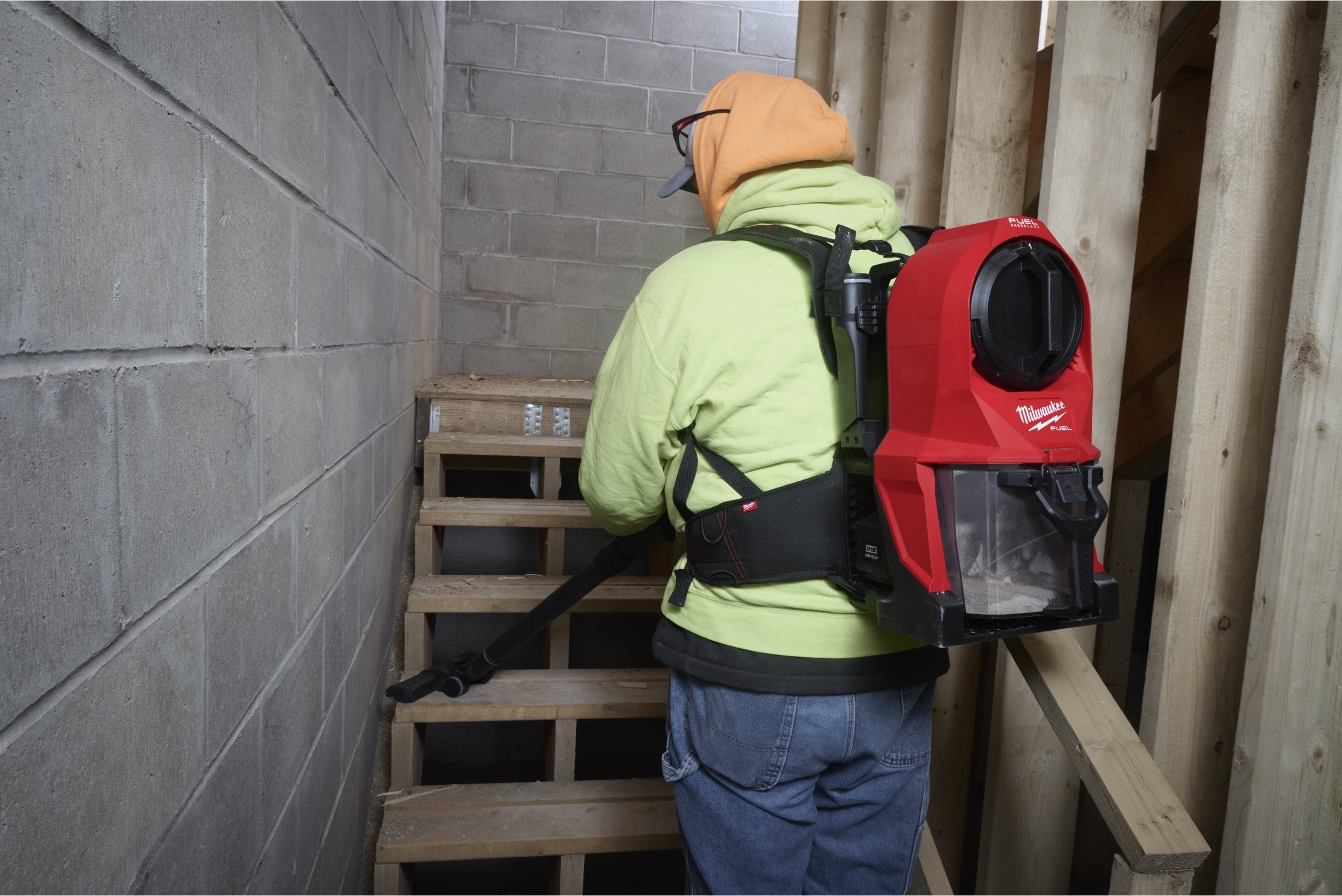 Aspirator Milwaukee M18™ FBPV2-0 FUEL™ tip rucsac, 3,8 litri, motor fără perii POWERSTATE™, cod 4933500039