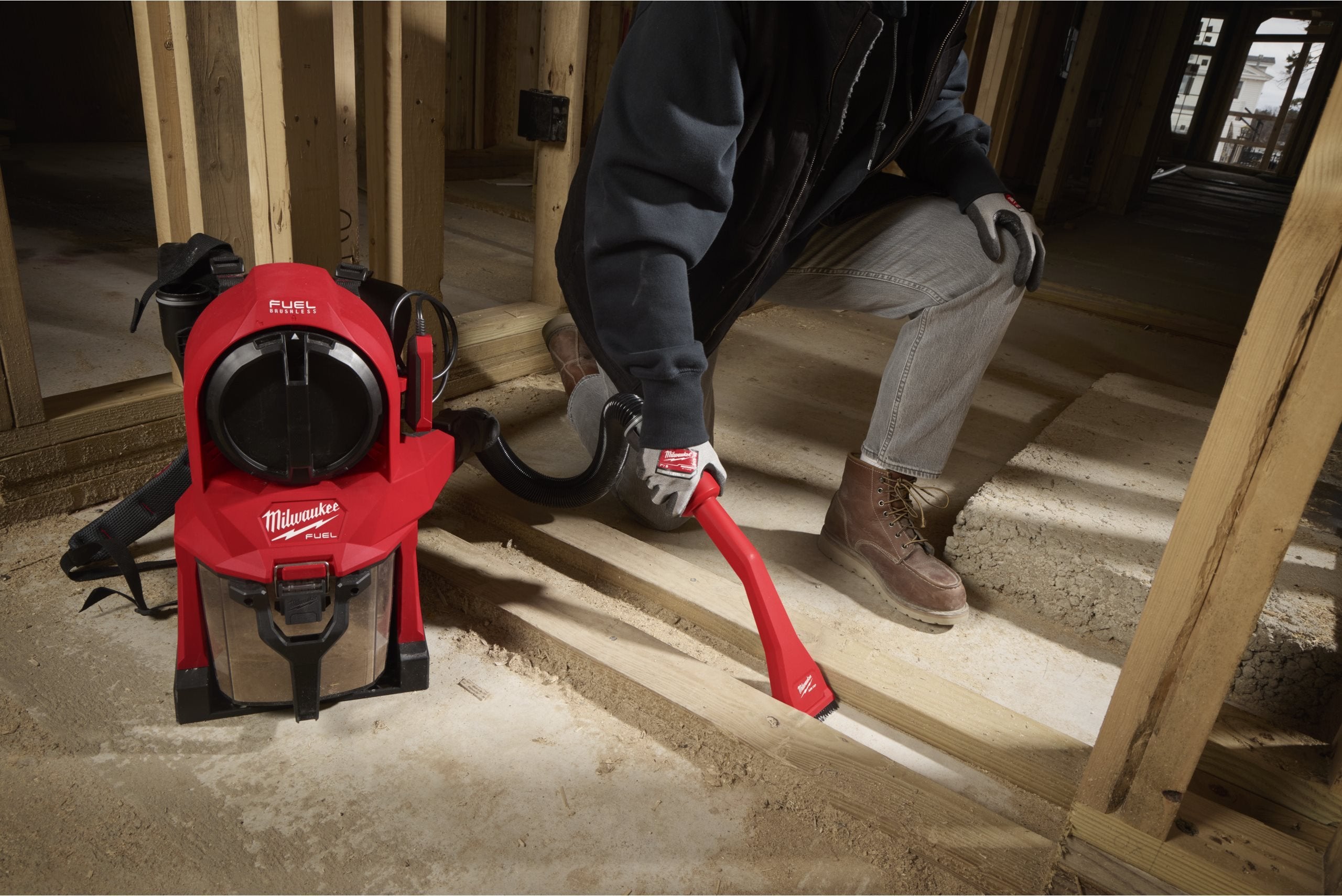 Aspirator Milwaukee M18™ FBPV2-0 FUEL™ tip rucsac, 3,8 litri, motor fără perii POWERSTATE™, cod 4933500039
