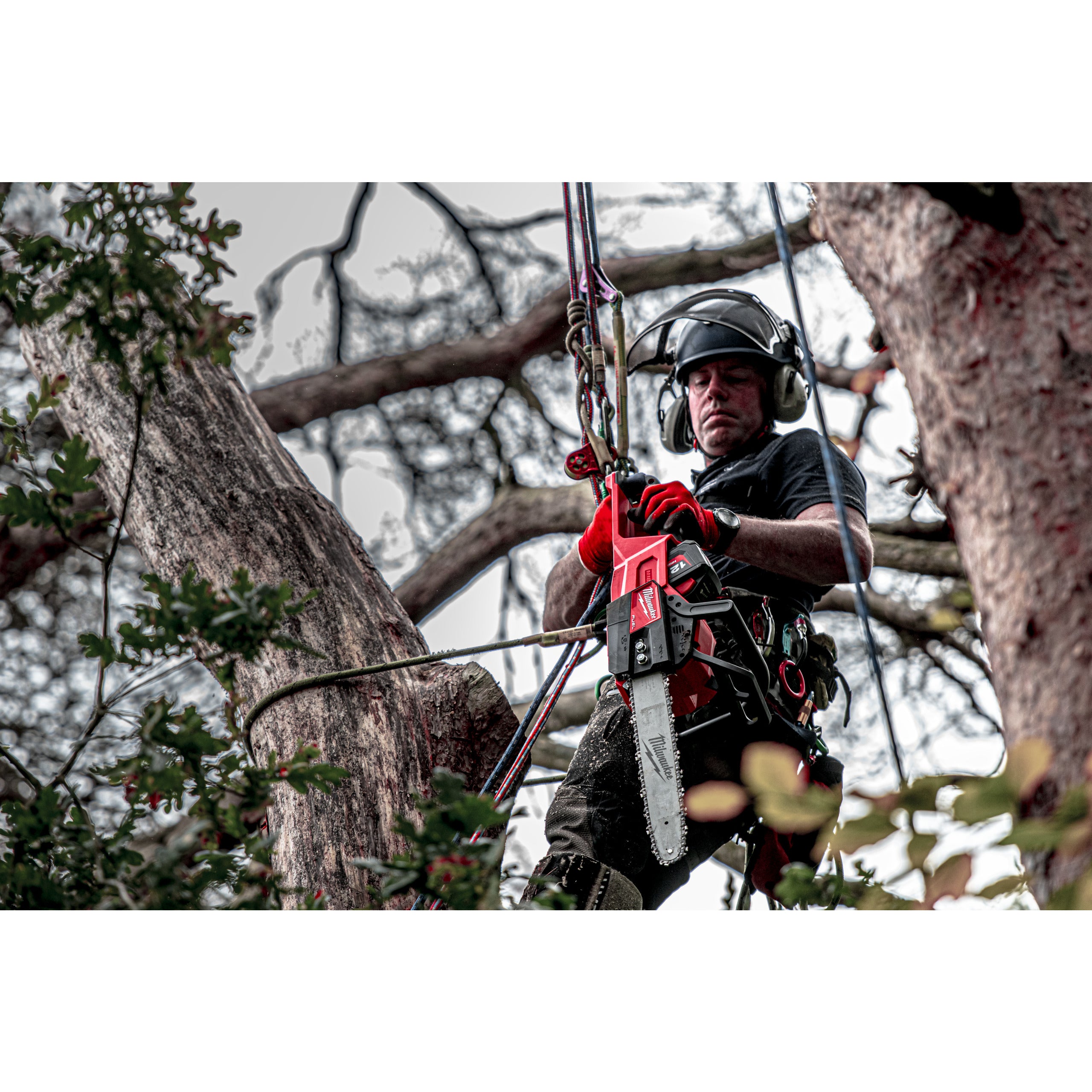 Fierăstrău cu lanț 40 cm Milwaukee M18 FCHS-122 FUEL™, cod 4933499217