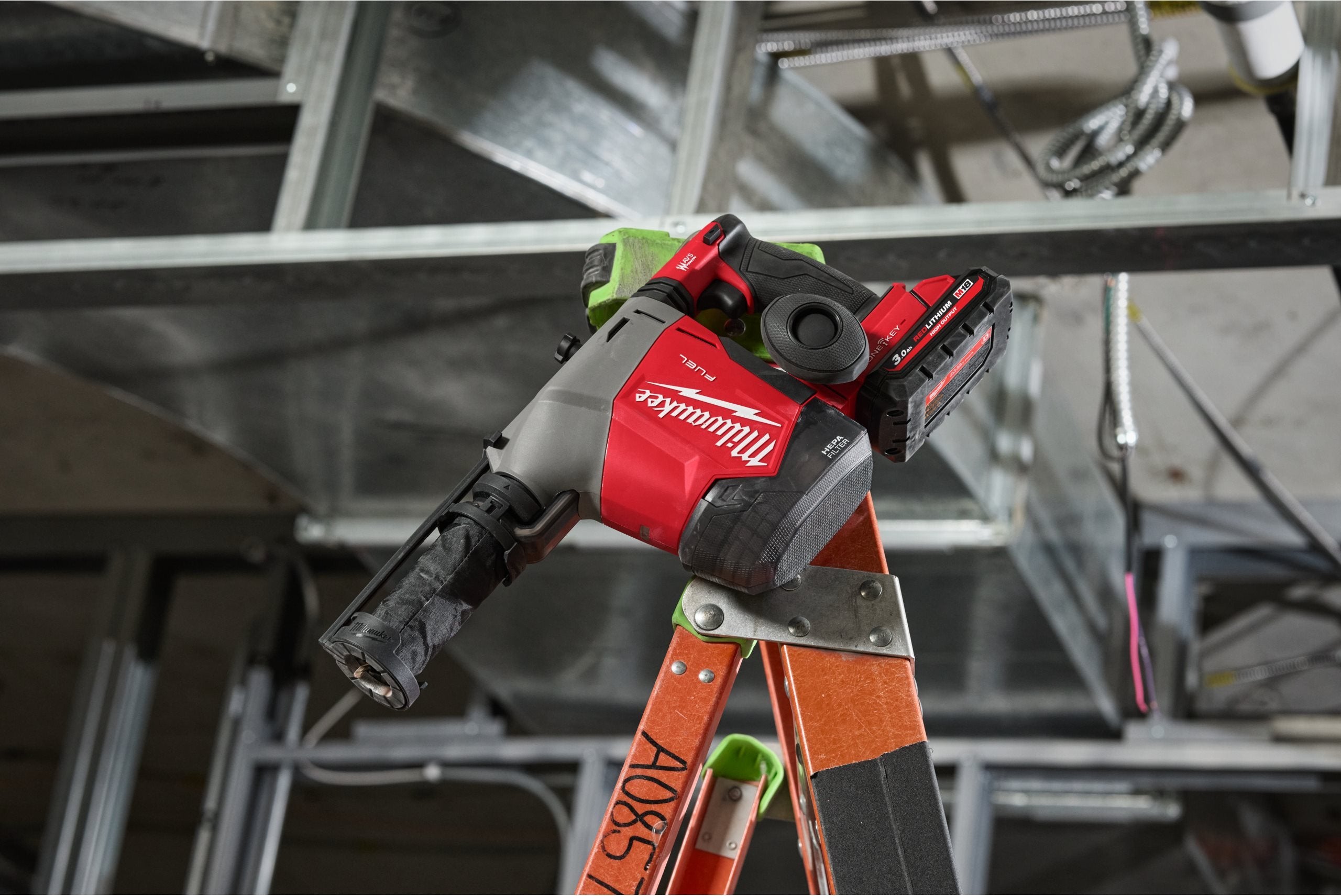 Ciocan rotopercutor Milwaukee M18 FHAFOH16-0, 16 MM SDS-PLUS, FUEL™, extractor de praf integrat, cod 4933493531