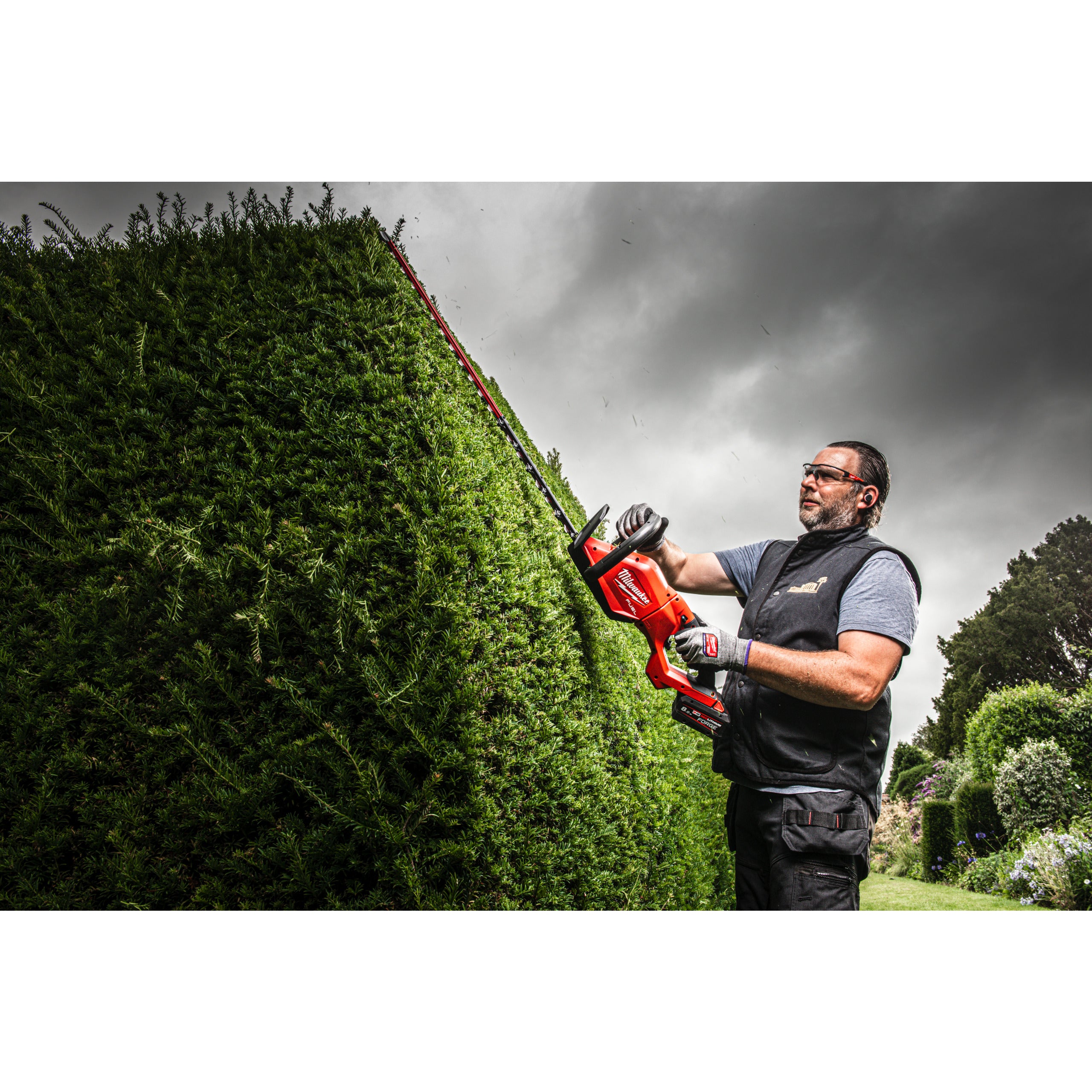 Trimmer pentru gard viu 60 cm Milwaukee M18 FHET60G2-802 FUEL™, cod 4933498385