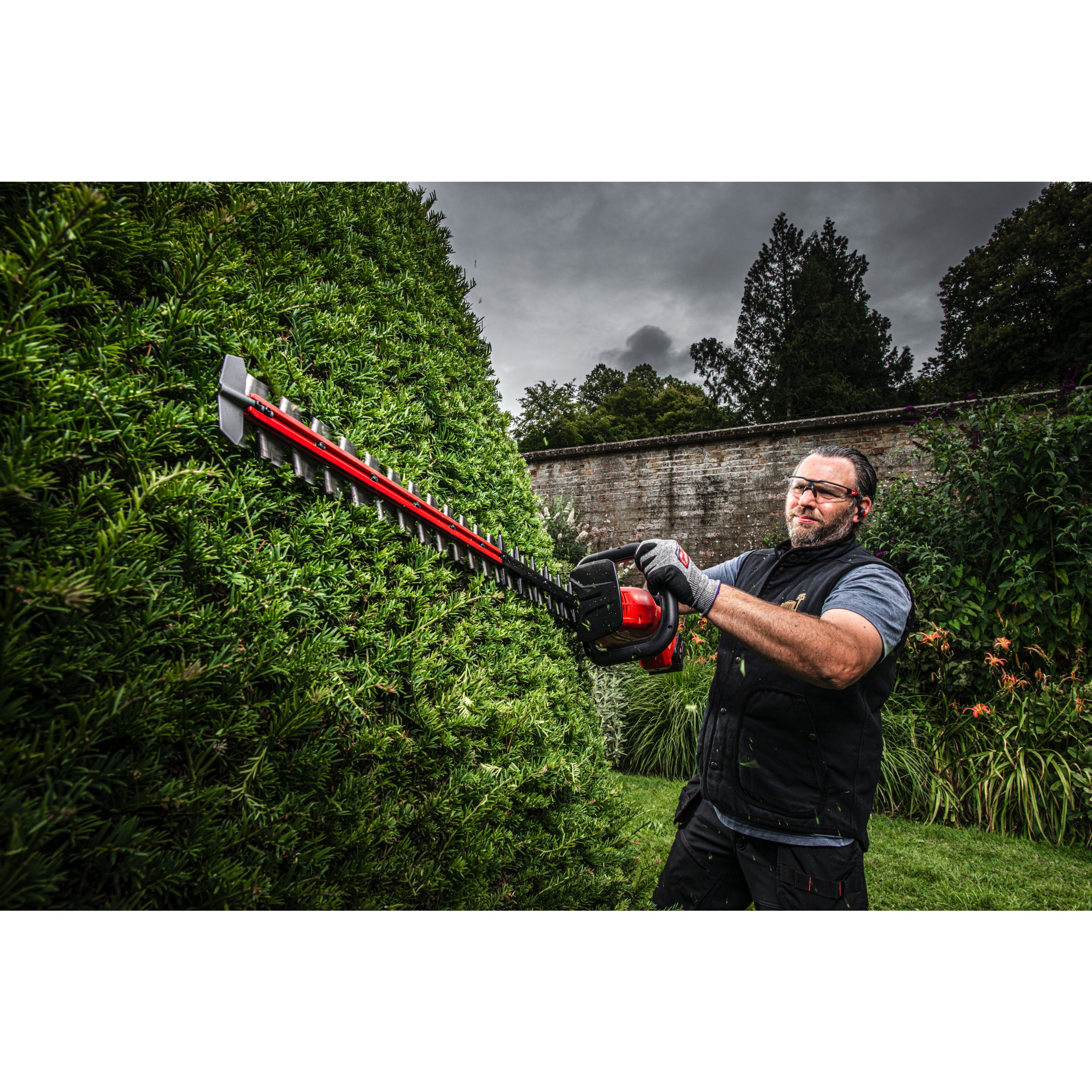 Trimmer pentru gard viu 60 cm Milwaukee M18 FHET60G2-802 FUEL™, cod 4933498385