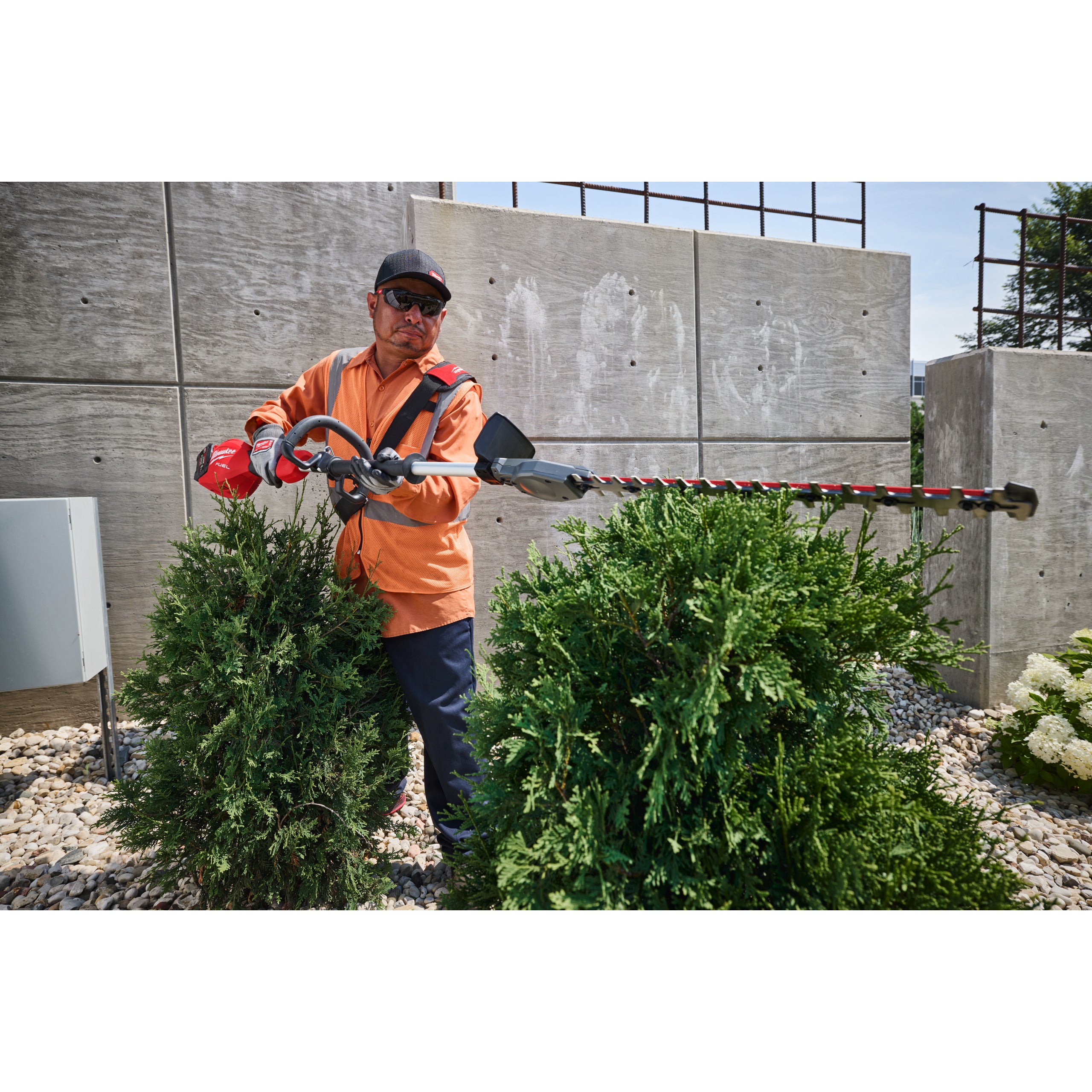 Trimmer pentru gard viu cu tijă scurtă Milwaukee M18 FHETSP-0 FUEL™, cod 4933500311