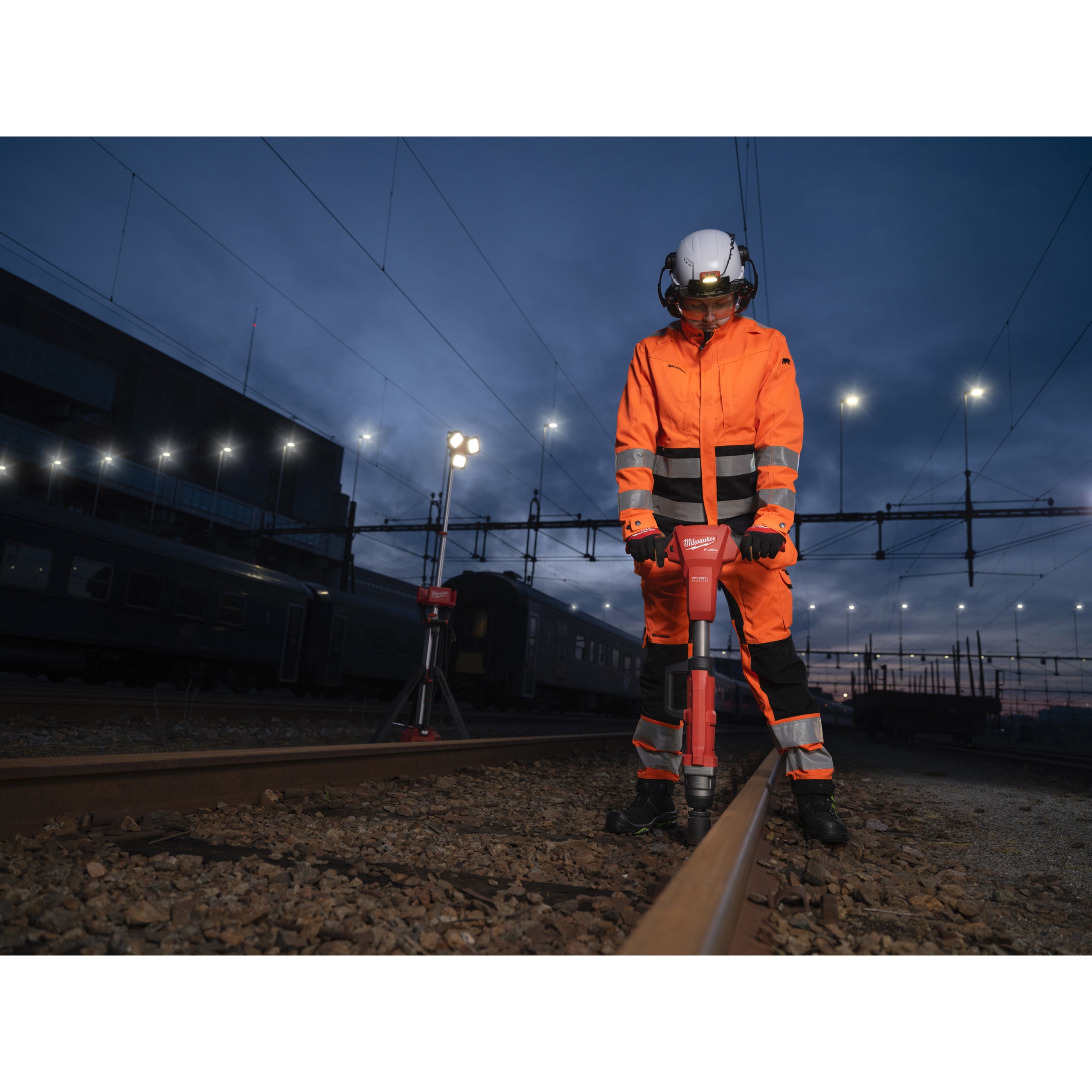 Cheie de impact Cheie cu impact Milwaukee M18 FHIWF1R-122C FUEL™ 1″ pentru calea ferată cu inel de fixare, cod 4933499201