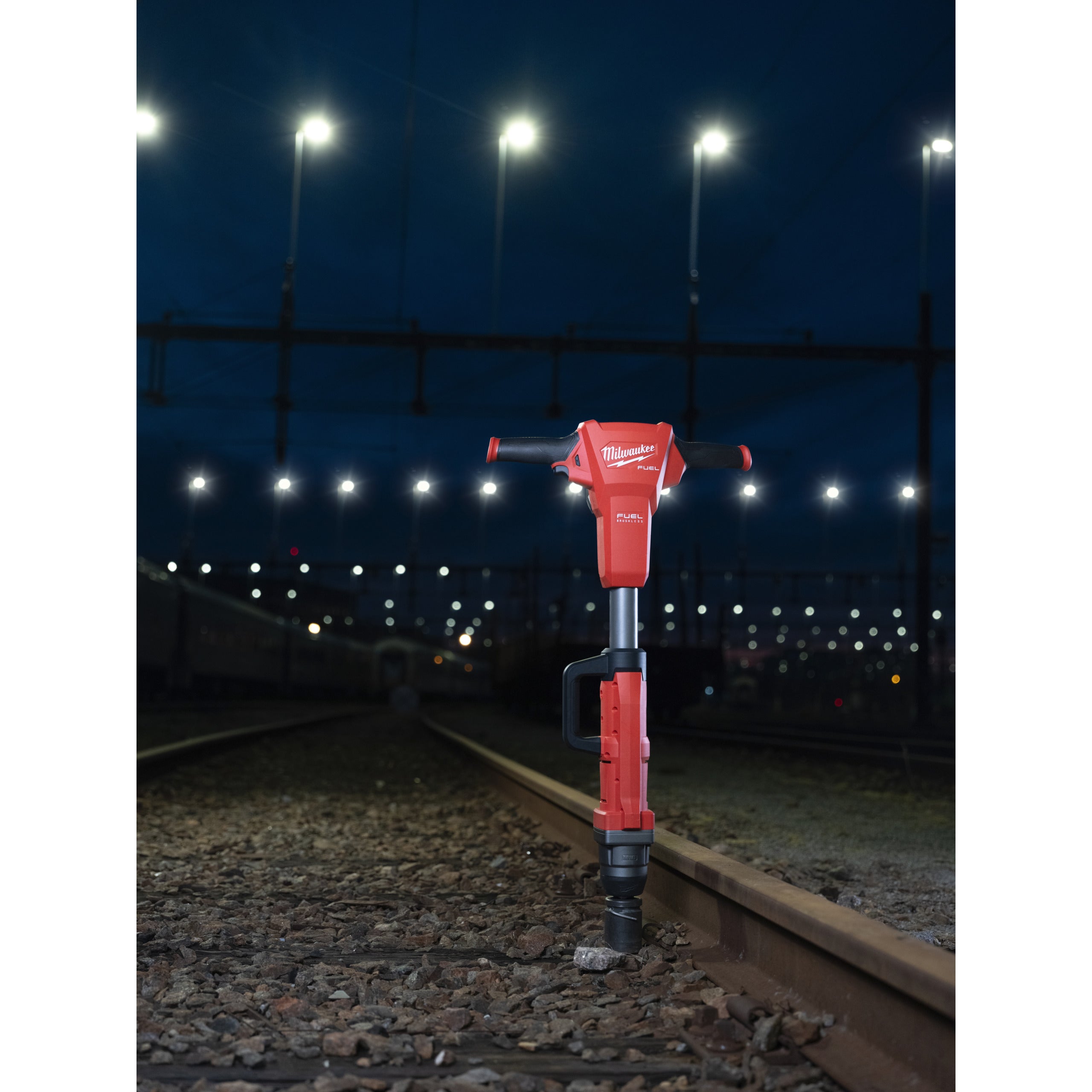 Cheie de impact Cheie cu impact Milwaukee M18 FHIWF1R-122C FUEL™ 1″ pentru calea ferată cu inel de fixare, cod 4933499201