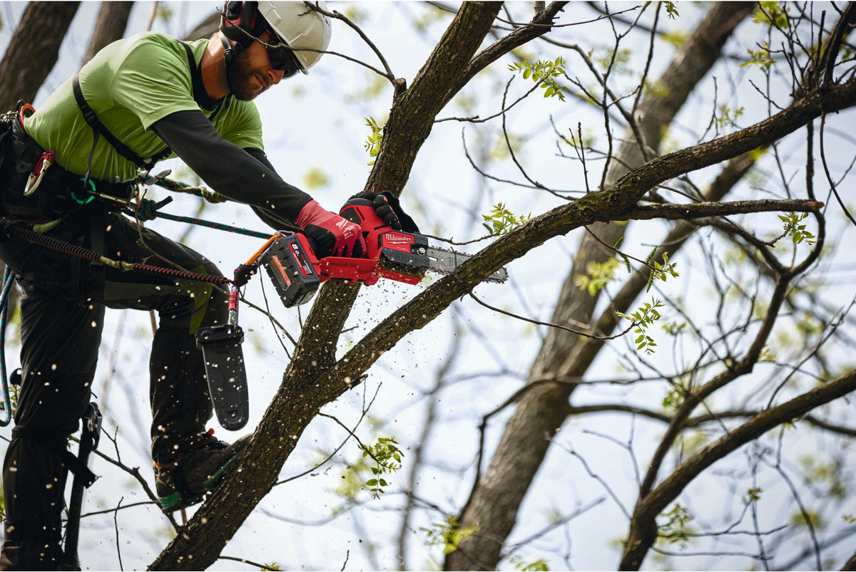 Fierăstrău cu lanț 20 cm Milwaukee M18 FHS20-552, FUEL™ HATCHET™, 2 x acumulator M18 HB5,5, 1 x încărcător M12-18 FC, cod 4933480118