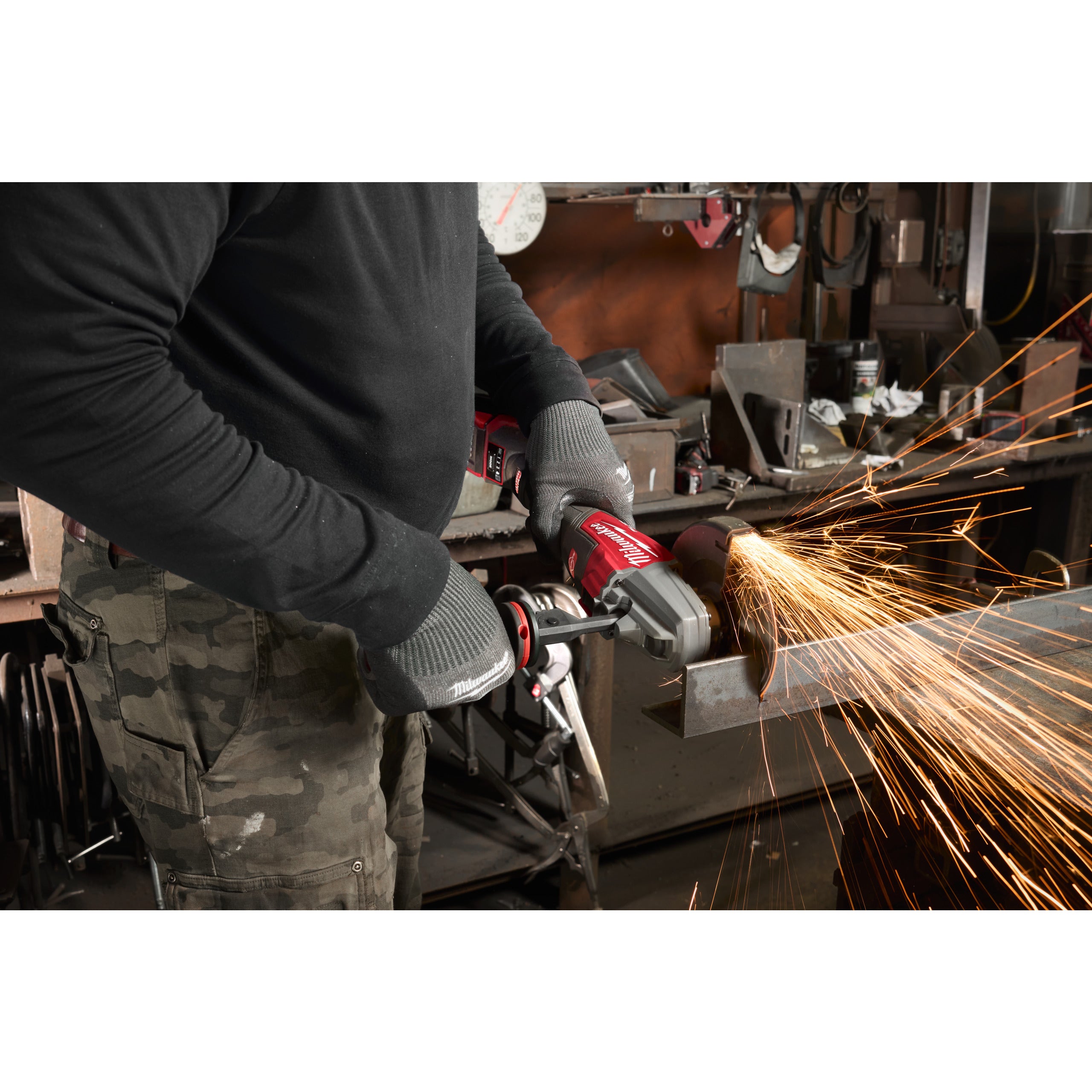 Polizor unghiular de înaltă performanță, 125 mm cu frânare, comutator lateral și ONE-KEY™ Milwaukee M18 FHSAGSVO125X-0X FUEL™, cod 4933500036