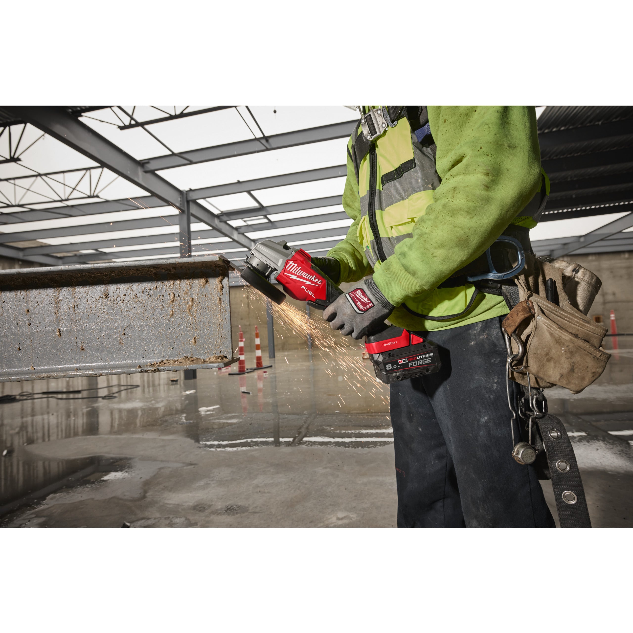 Polizor unghiular de înaltă performanță, 125 mm cu frânare, comutator lateral și ONE-KEY™ Milwaukee M18 FHSAGSVO125X-0X FUEL™, cod 4933500036