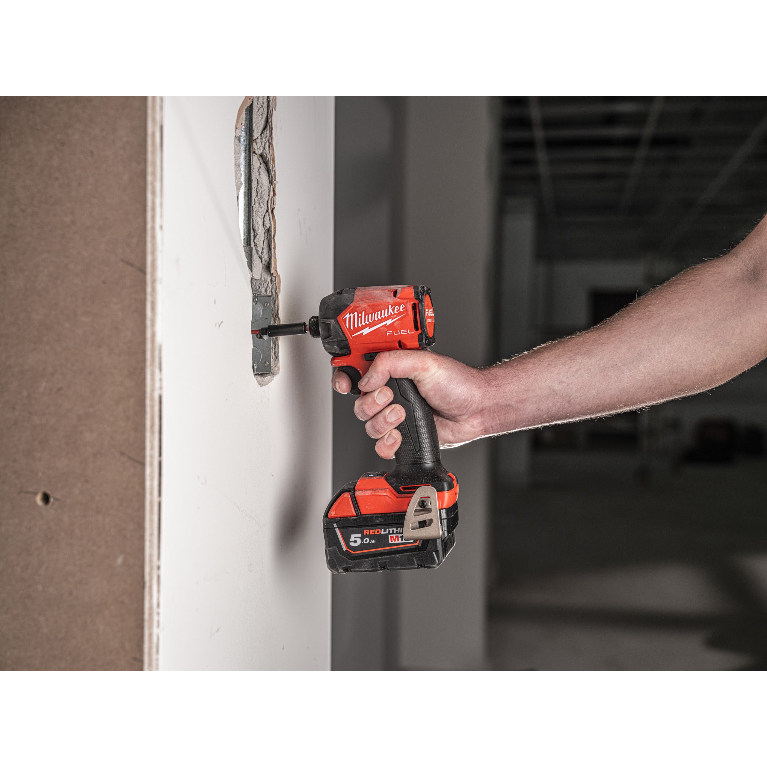 Mașină de înșurubat hidraulică cu impact ¼″ Hex Milwaukee M18 FIDRQ-0X FUEL™ SURGE™, cod 4933498910