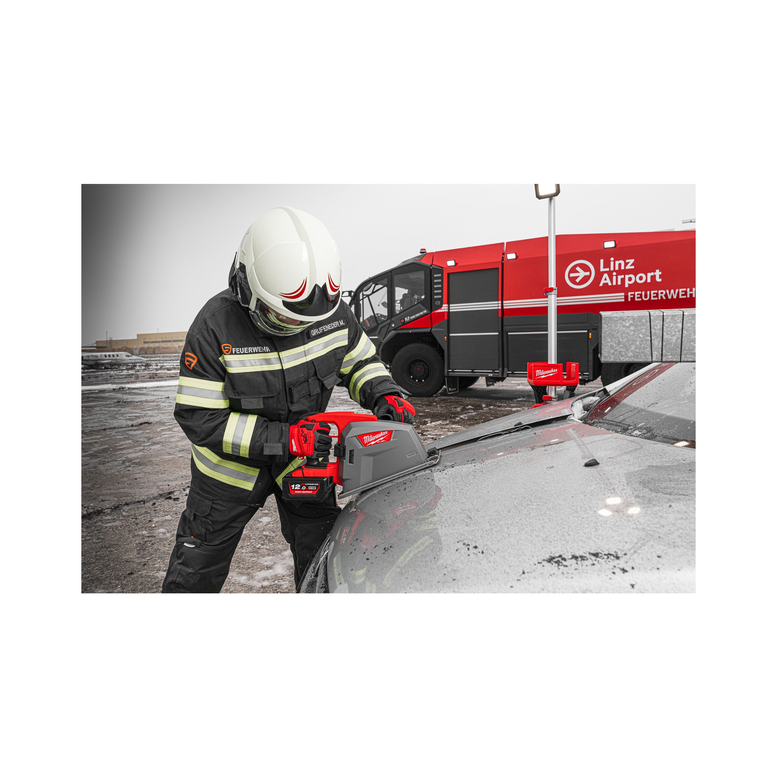Fierăstrău circular pentru metal Milwaukee M18 FMCS66-121C FUEL™ 66 cm, cod 4933499243