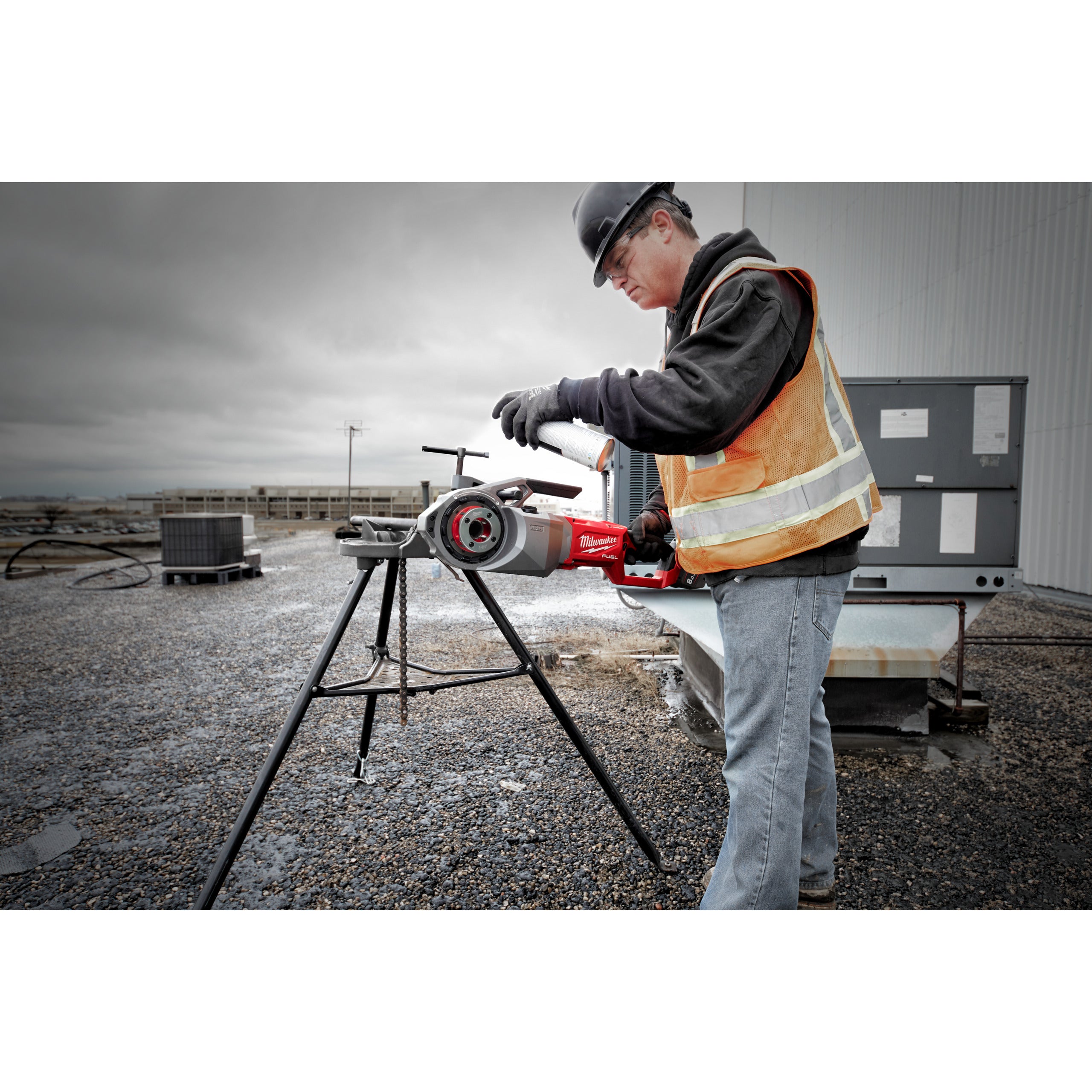 Mașină de filetat și canelat țevi 1 ¼″ Milwaukee M18 FPT114-802C FUEL™ ONE-KEY™, cod 4933499198