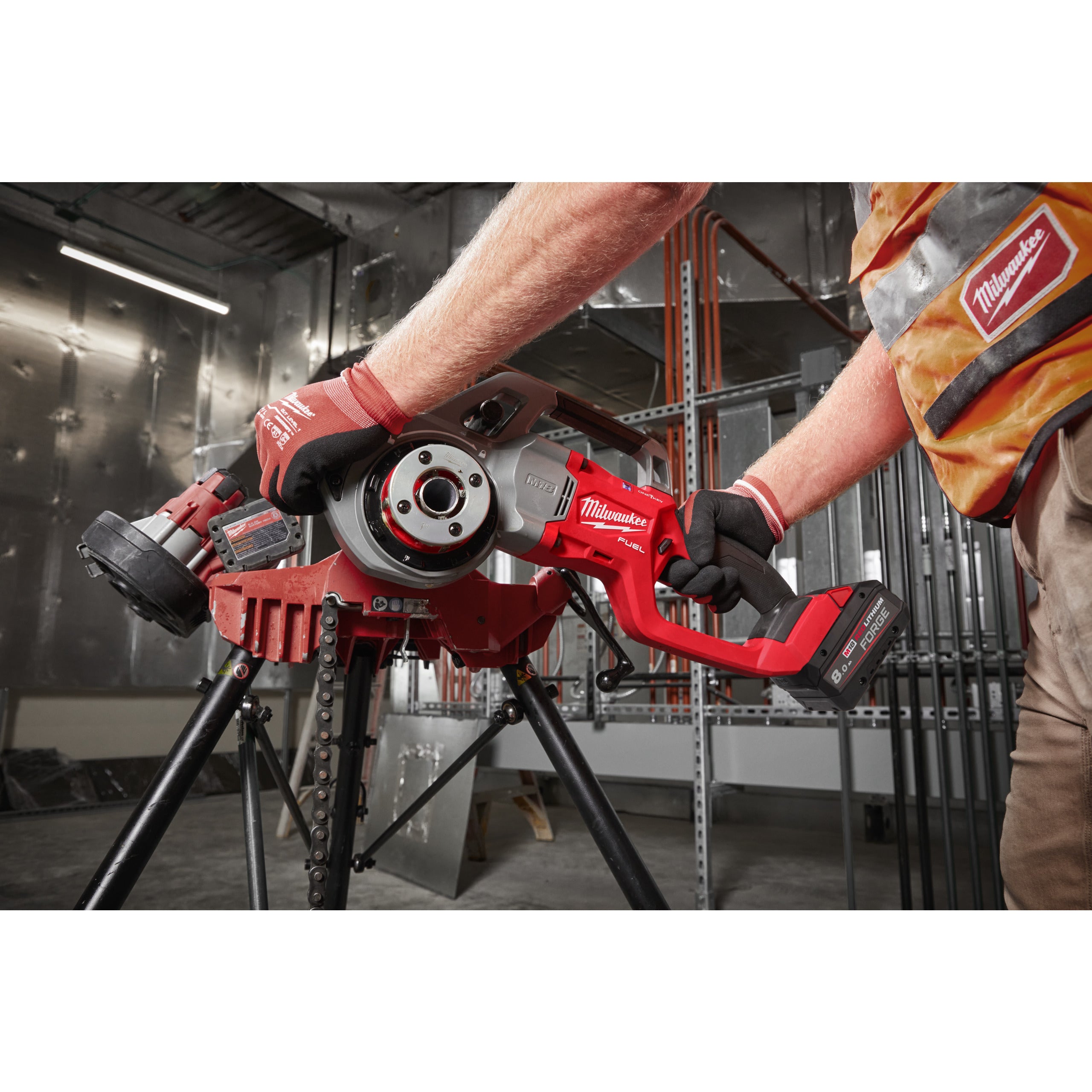 Mașină de filetat și canelat țevi 1 ¼″ Milwaukee M18 FPT114-802CA FUEL™ ONE-KEY™, cod 4933499199