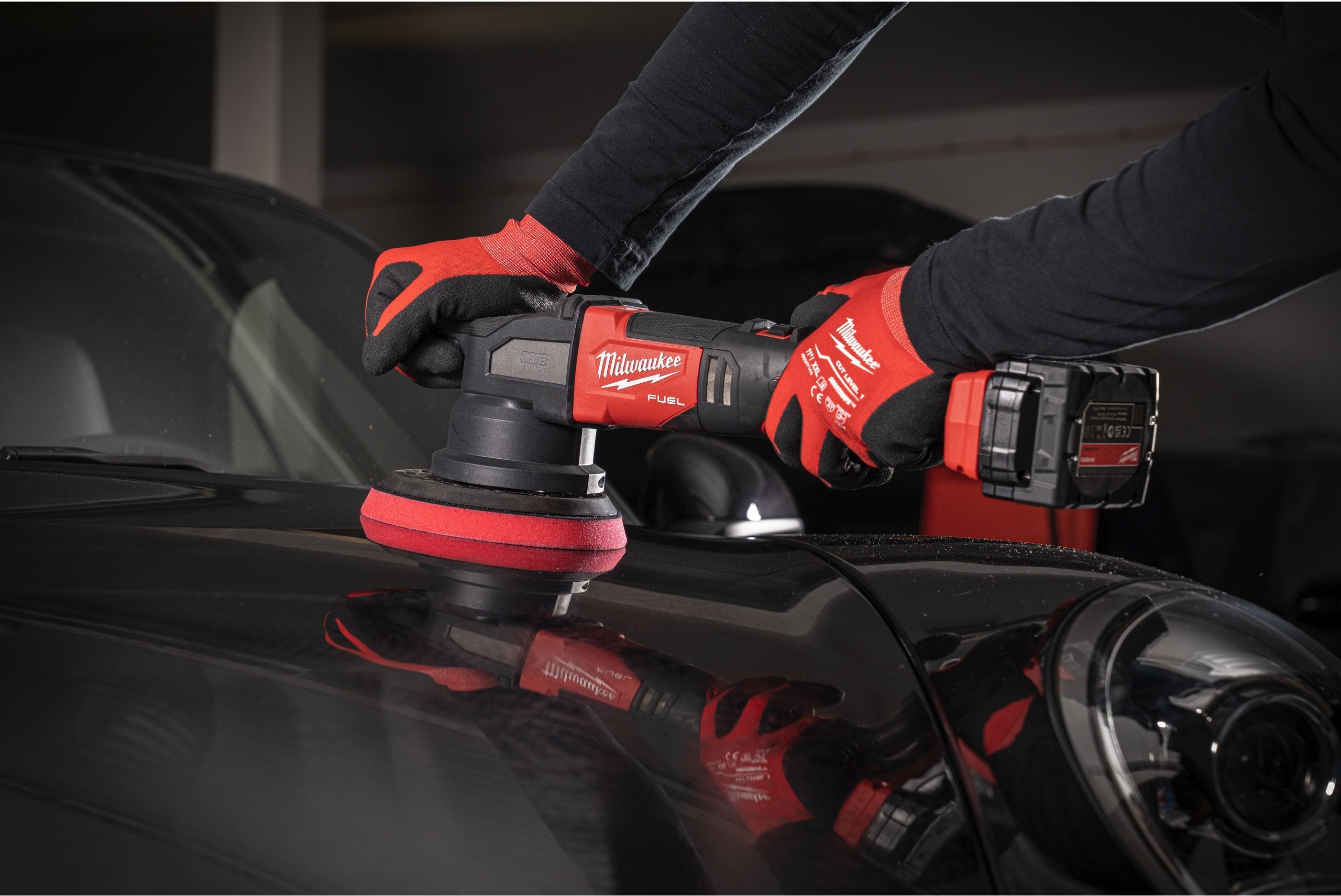 Mașină de polișat orbitală Milwaukee M18FROP21-0X, FUEL™, 21 MM oscilație, disc de 150 MM, 1 x cutie HD, cod 4933478836