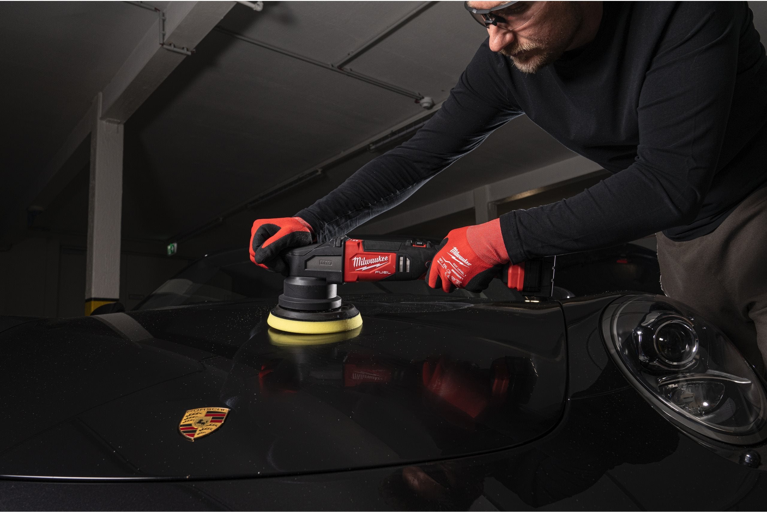 Mașină de polișat orbitală Milwaukee M18FROP21-0X, FUEL™, 21 MM oscilație, disc de 150 MM, 1 x cutie HD, cod 4933478836