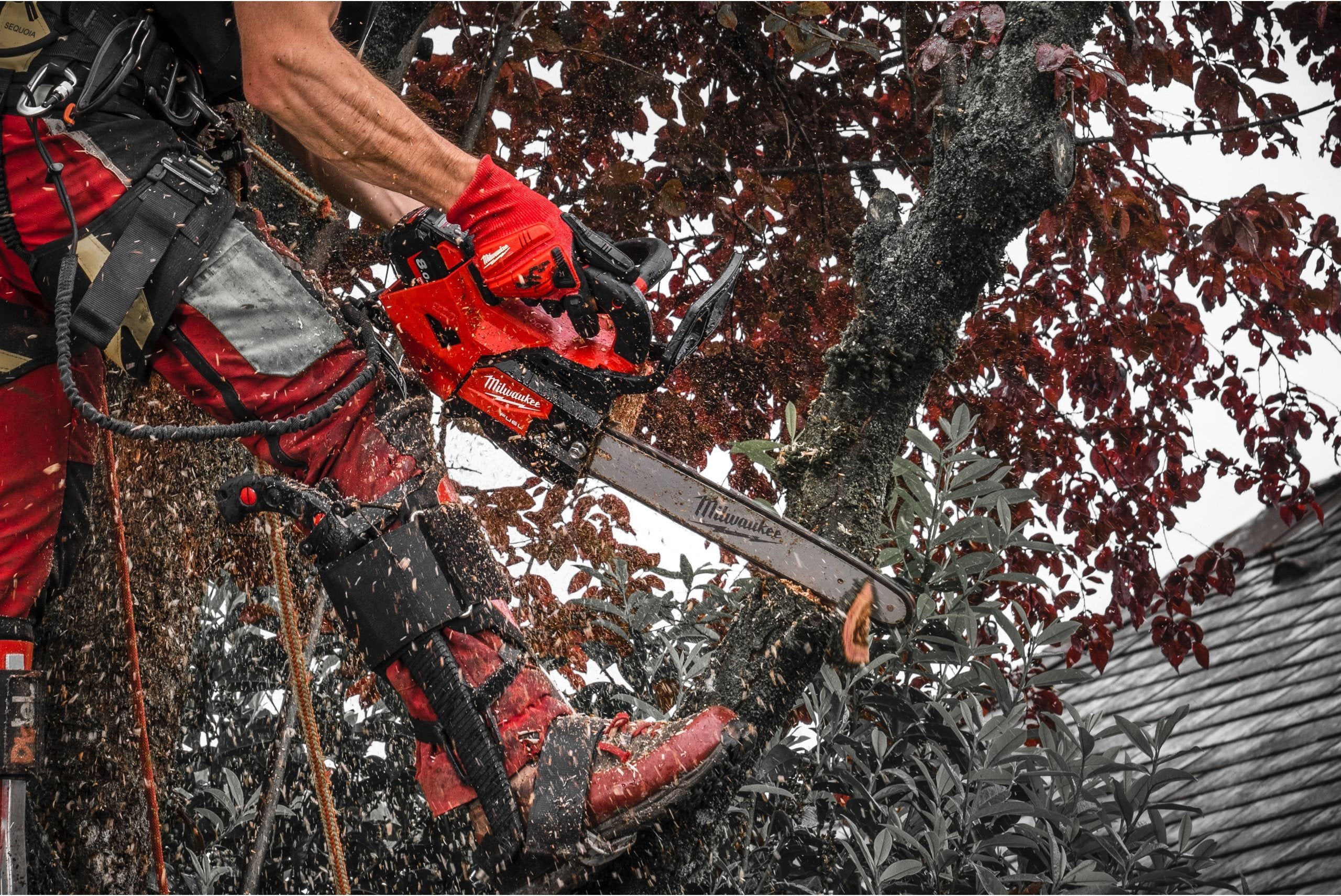 Fierăstrău cu lanț Milwaukee M18 FTHCHS30 FUEL™ TOP HANDLE, șină 30 cm, pas lanț .325"