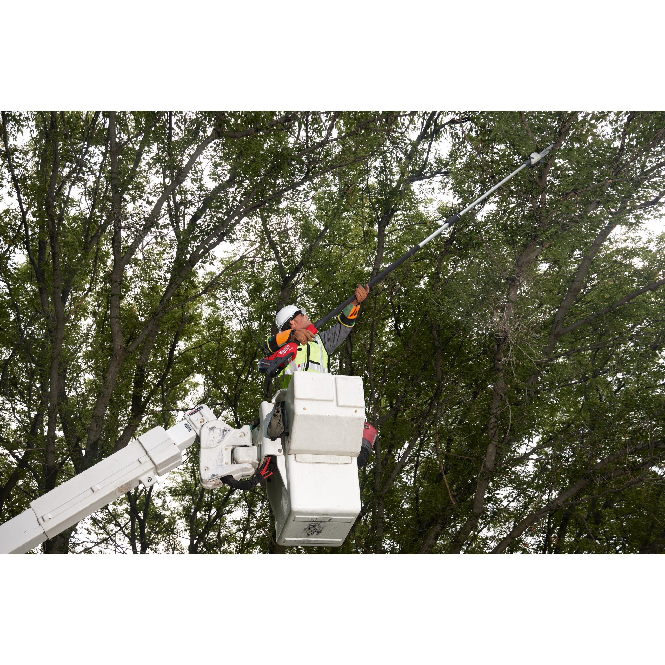 Fierăstrău emondor telescopic Milwaukee M18 FTPS30-121 FUEL™ cu lamă 30 cm, cod 4933499227