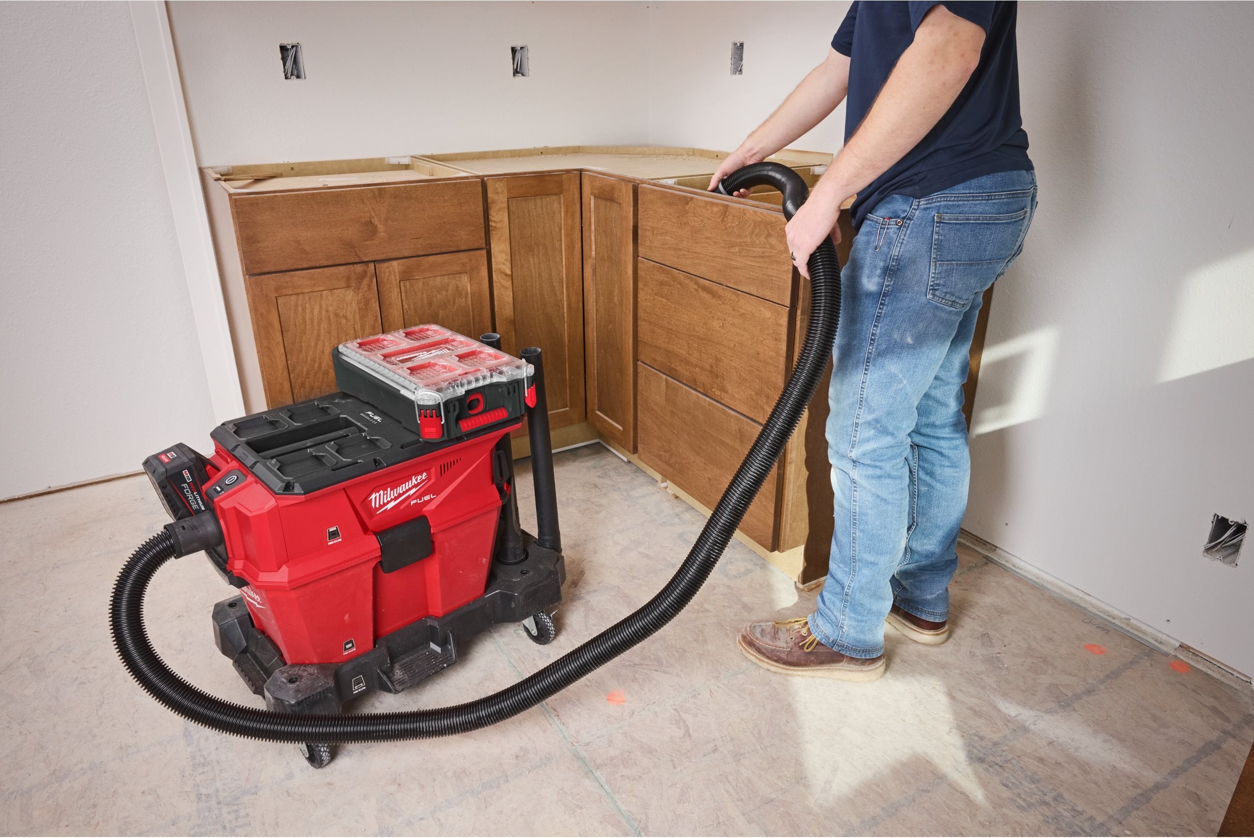 Aspirator Milwaukee M18 FVC23L-0 FUEL™ PACKOUT™ NEXUS 23L CLASA L, cod 4933500141