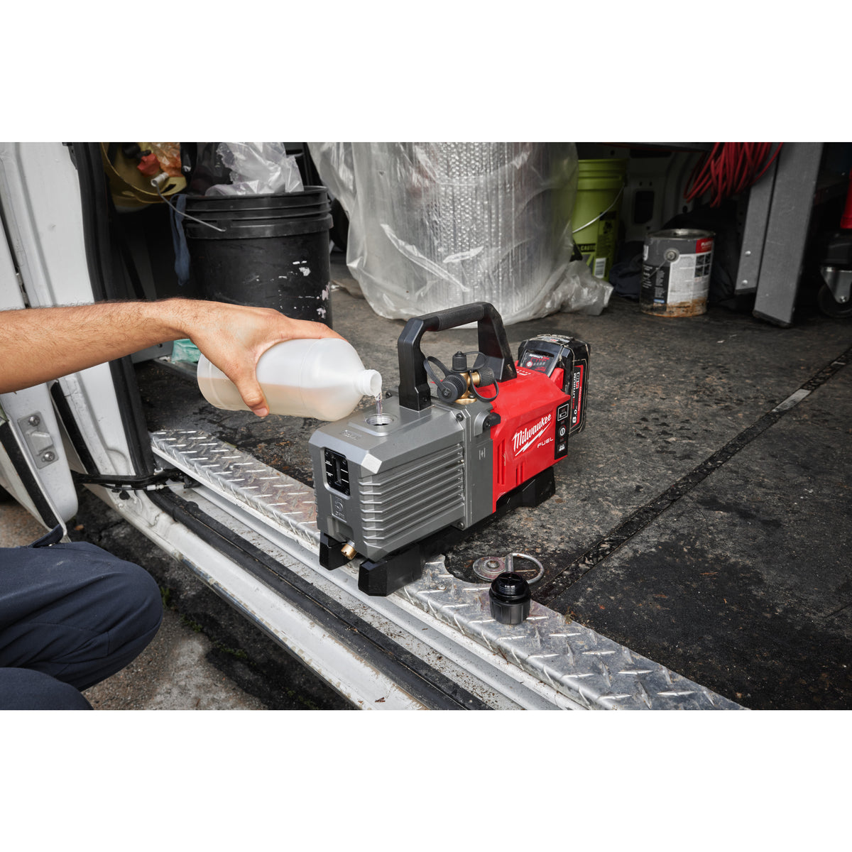 Pompă de vacuum Milwaukee M18 FVP5-801 (EE) FUEL™ 5 CFM, cod 4933499249