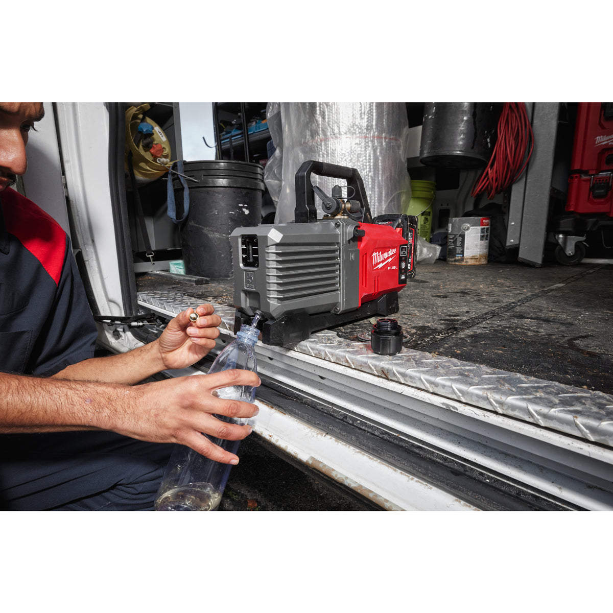 Pompă de vacuum Milwaukee M18 FVP5-801 (EE) FUEL™ 5 CFM, cod 4933499249