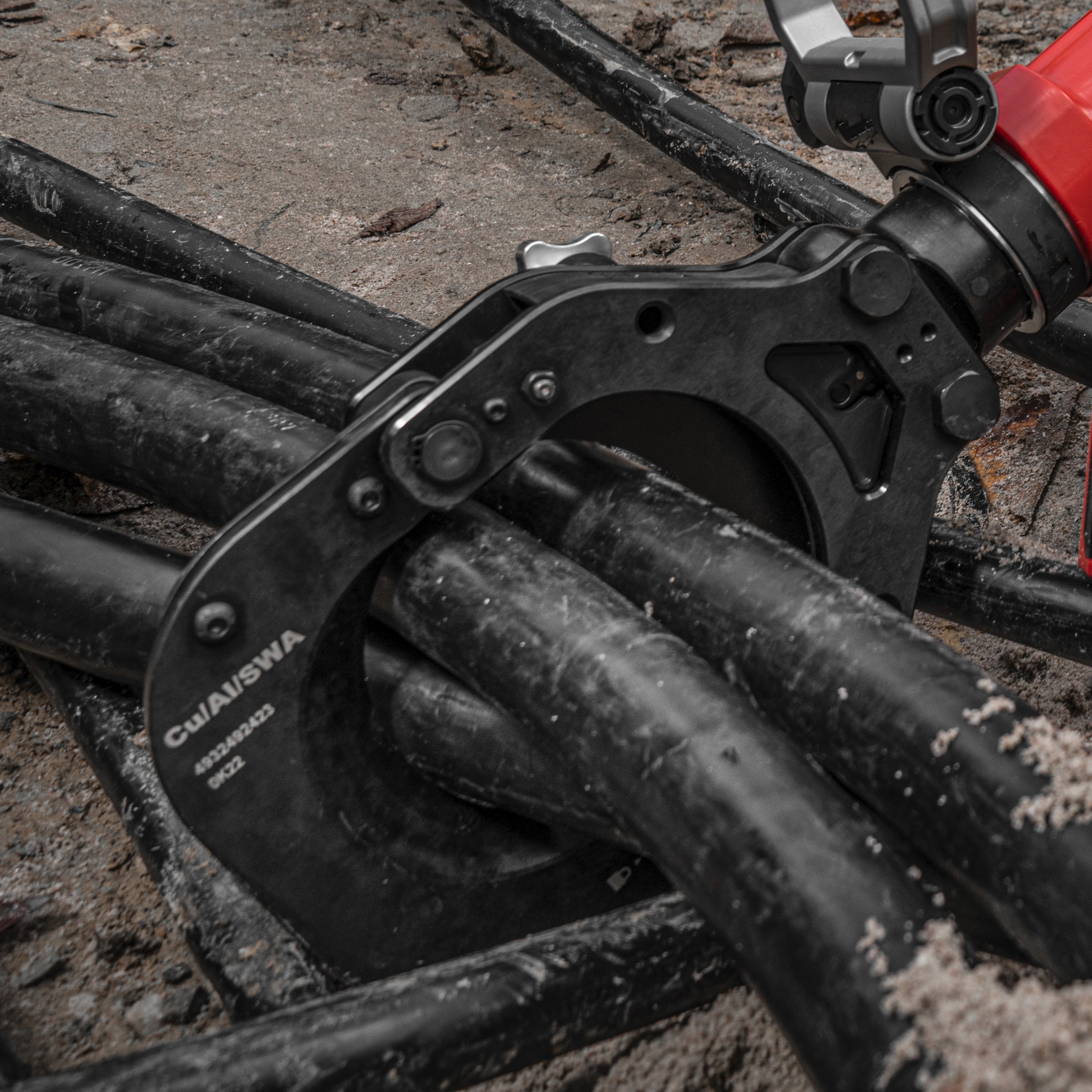 Tăietor hidraulic pentru cabluri Milwaukee M18 HCC125-801C FORCE LOGIC™ 125 mm, cod 4933499333
