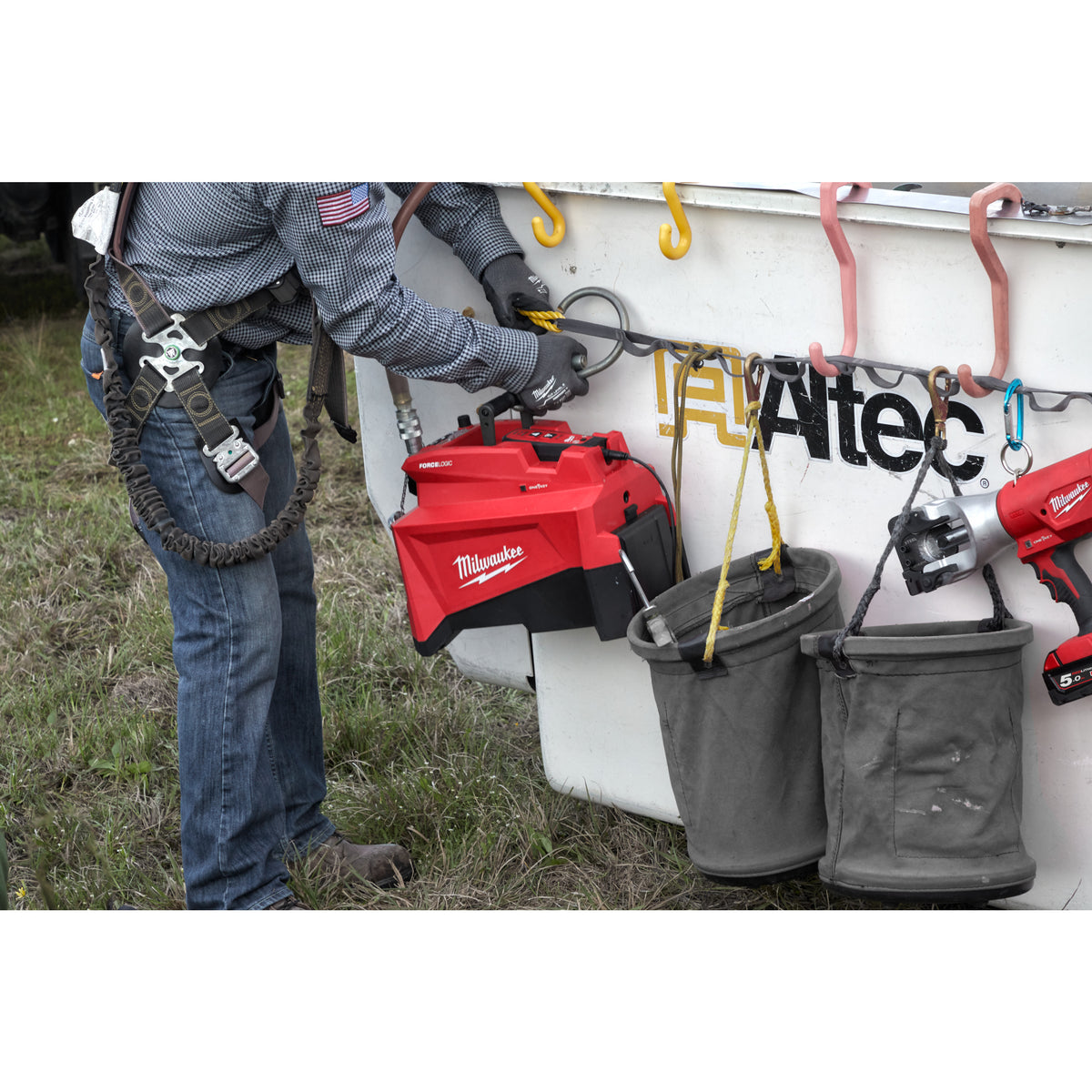 Pompă hidraulică utilitară Milwaukee M18 HUP700-121, cod 4933499335