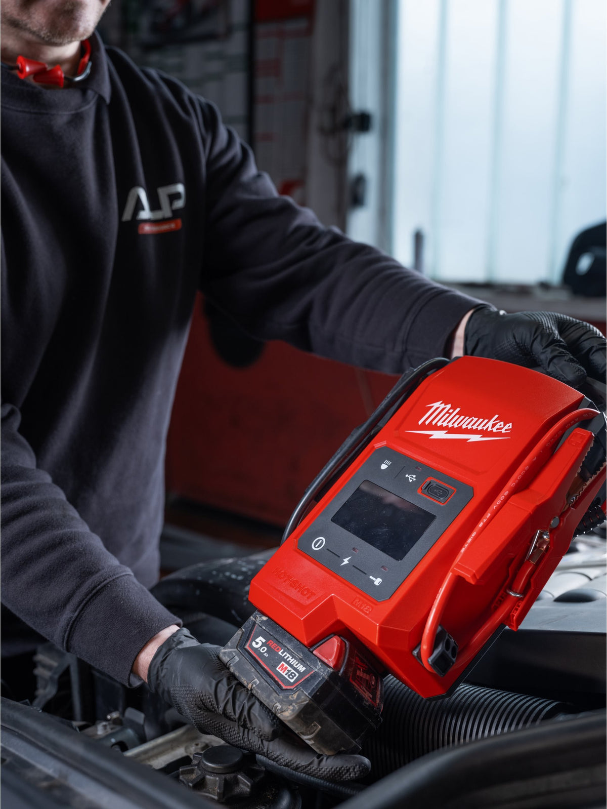 Robot de pornire / Tester baterii auto Milwaukee M18 JS2000-0, 2000Ah, fără încărcător și acumulator, cod 4933498026
