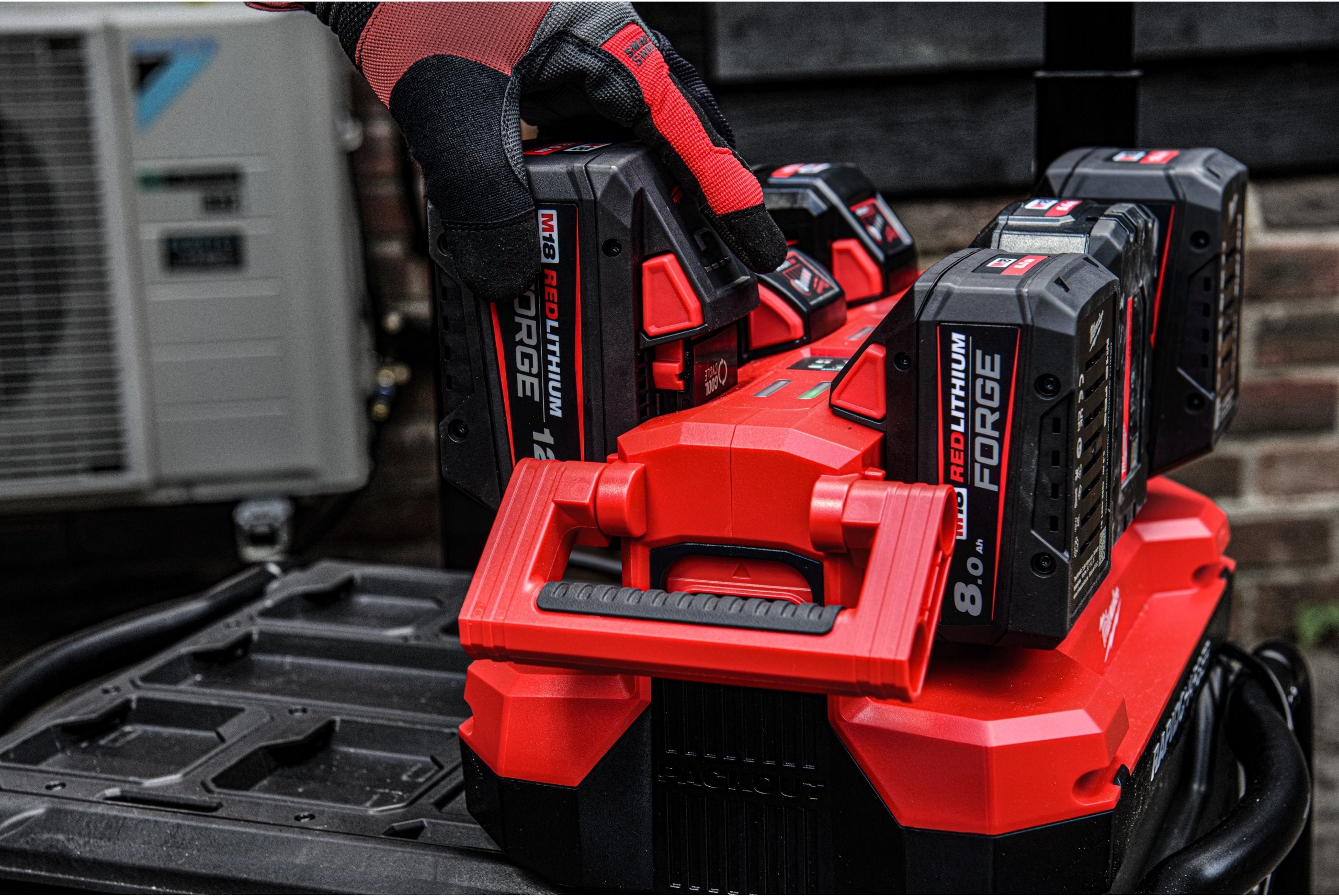 Încărcător rapid cu 6 porturi Milwaukee M18 MPC6 PACKOUT™ RAPIDCHARGER, cod 4932498551
