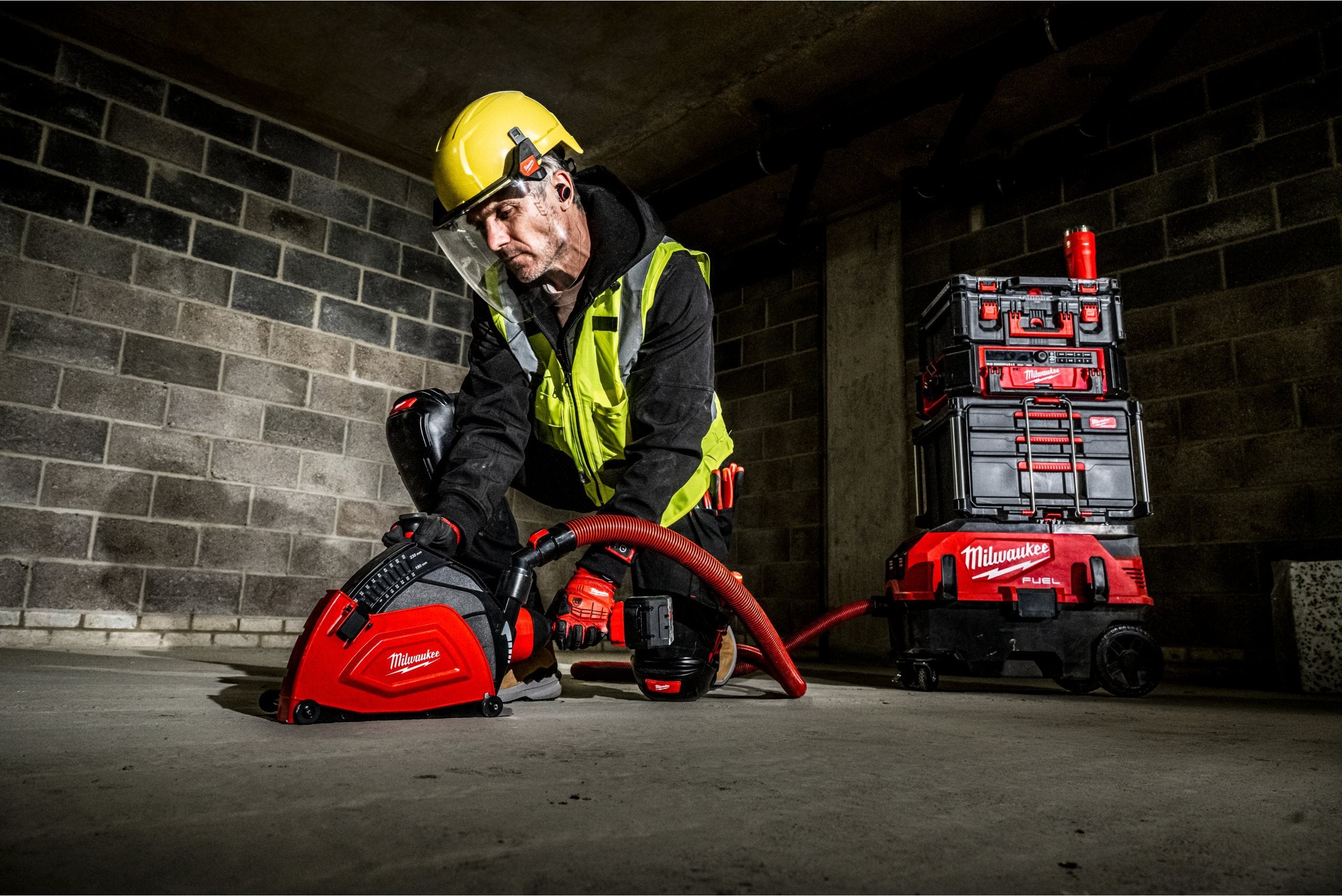 Aspirator Milwaukee M18 ONEF2VC34M-0, clasa M, FUEL™ AC/DC cu VACLINK™, cod 4933498142