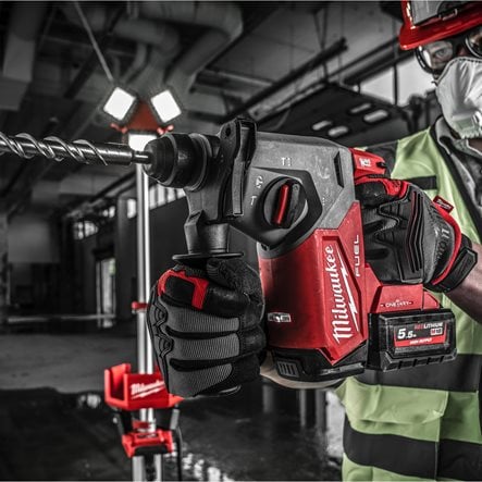 Ciocan rotopercutor SDS-Plus 26 mm cu 4 funcții ONE-KEY™ M18 FUEL™ Milwaukee M18ONEFH-0X, cod 4933478886