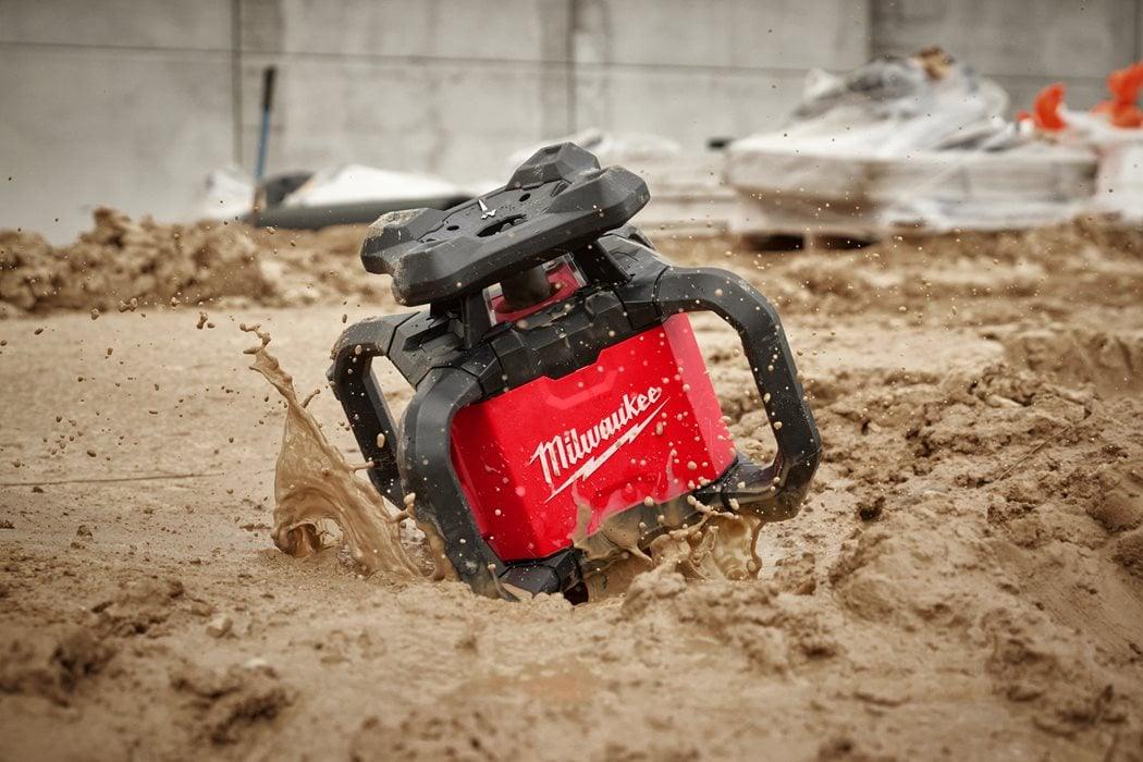 Nivelă laser verde rotativă Milwaukee M18 RLOH600-201C, orizontală, 600m, ONE-KEY, 1 x acumulator M18 B2, 1 x încărcător M12-18 C, 1 x cutie plastic, cod 4933493191 - BIG STORE (Dynamic Tools SRL)